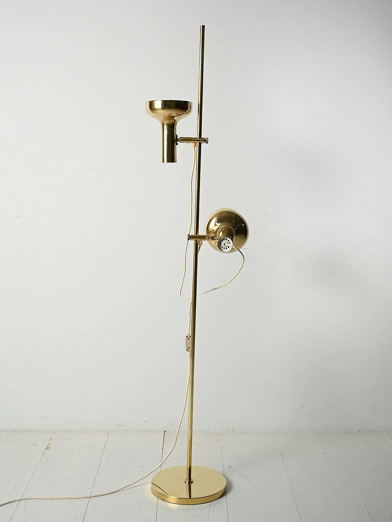 Scandinavian brass floor lamp with two adjustable light points 5
