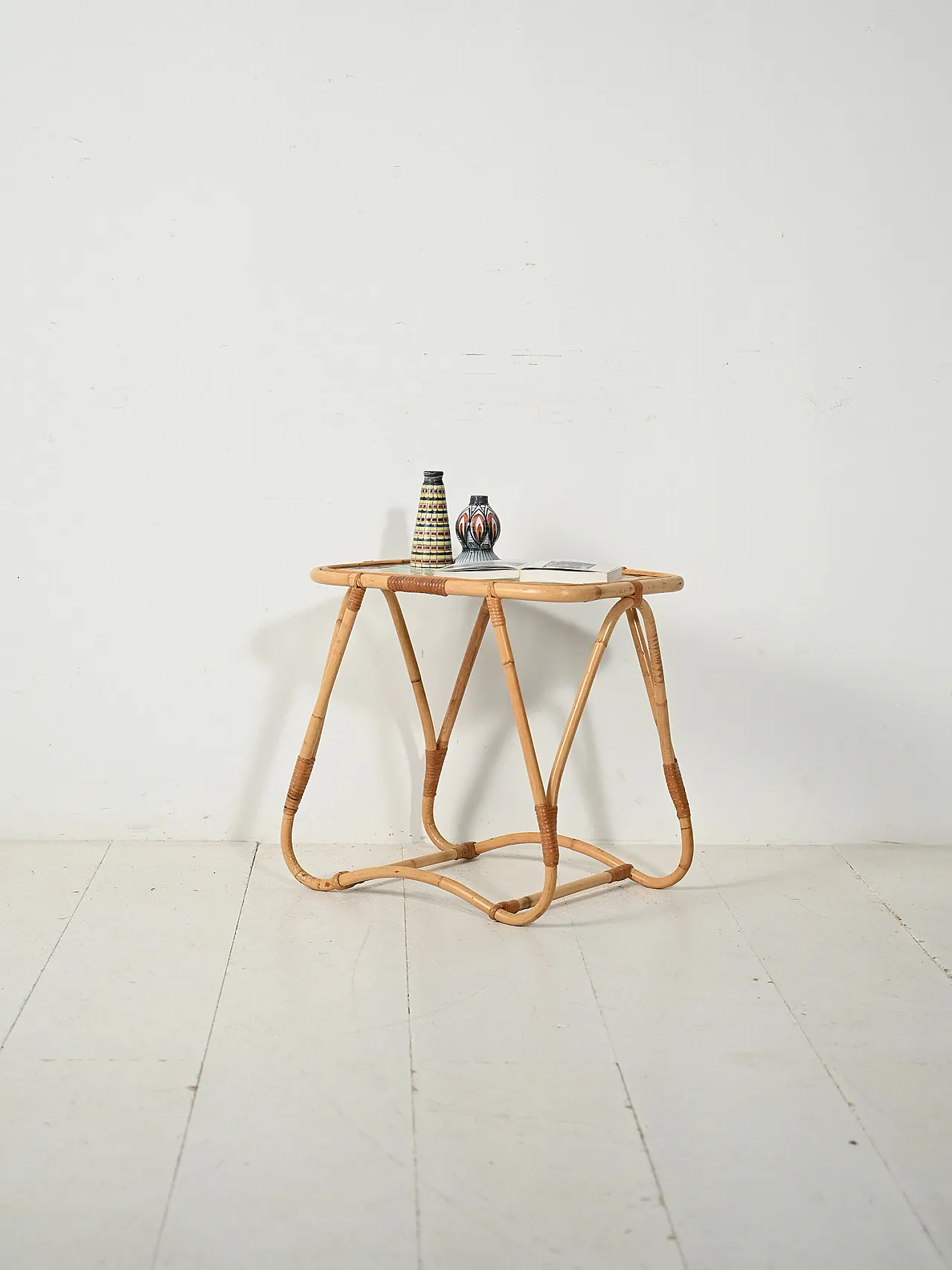 Coffee table in bambù con vetro opaco 1