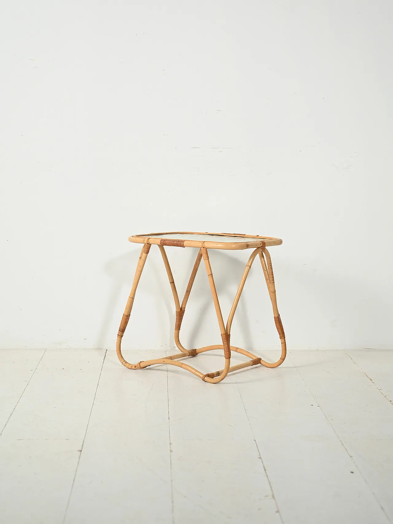 Coffee table in bambù con vetro opaco 2