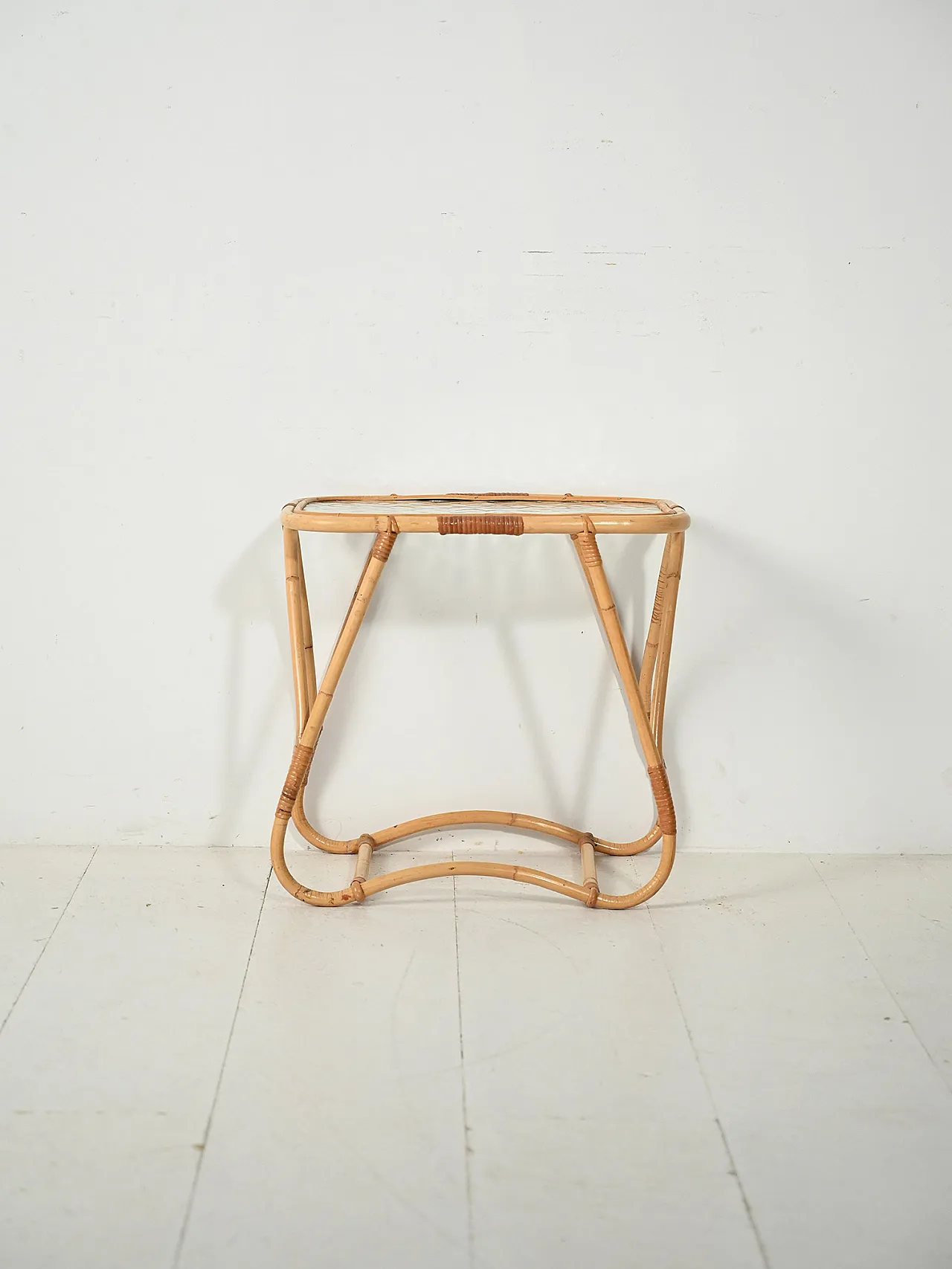 Coffee table in bambù con vetro opaco 3