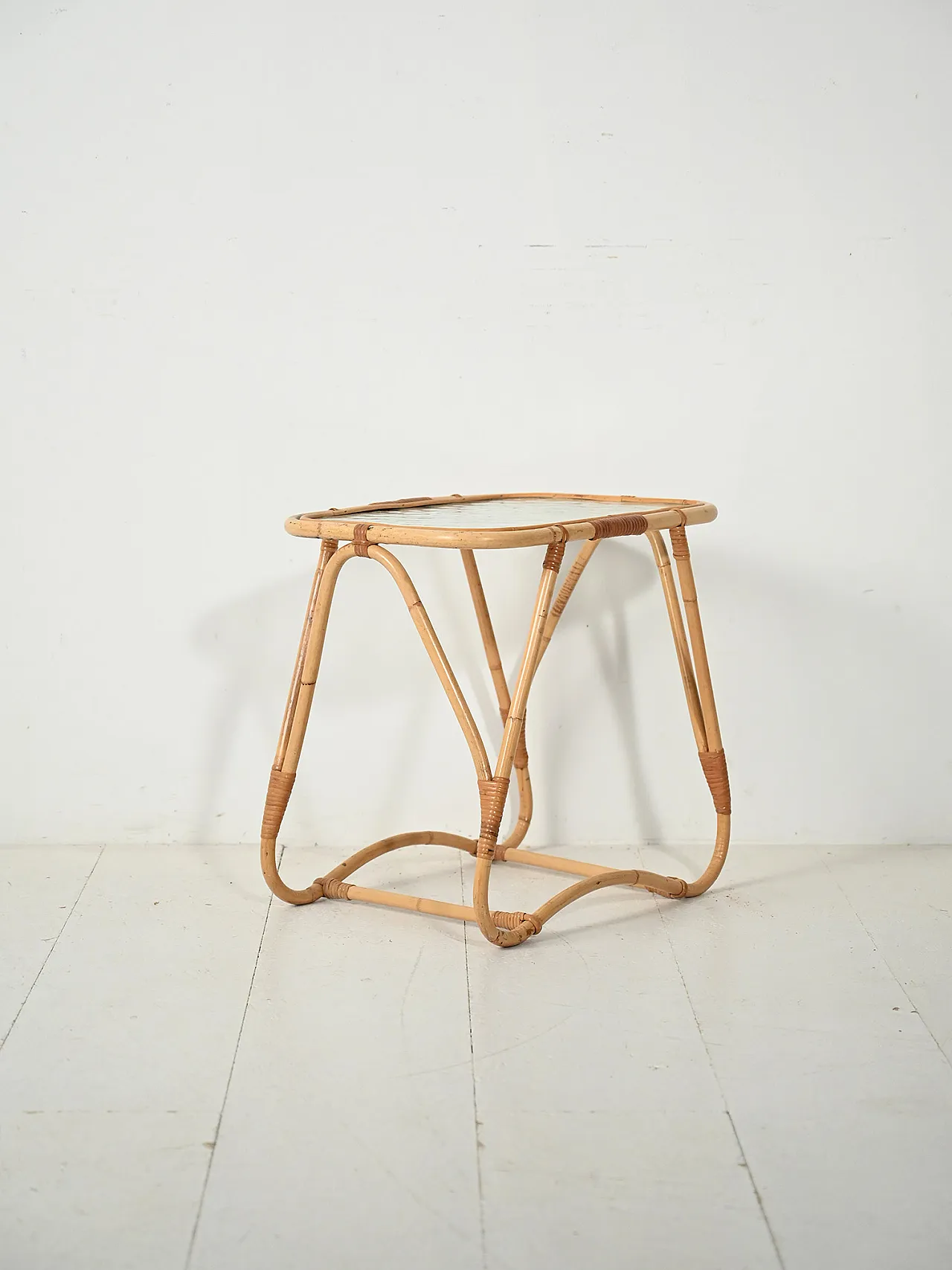 Coffee table in bambù con vetro opaco 4