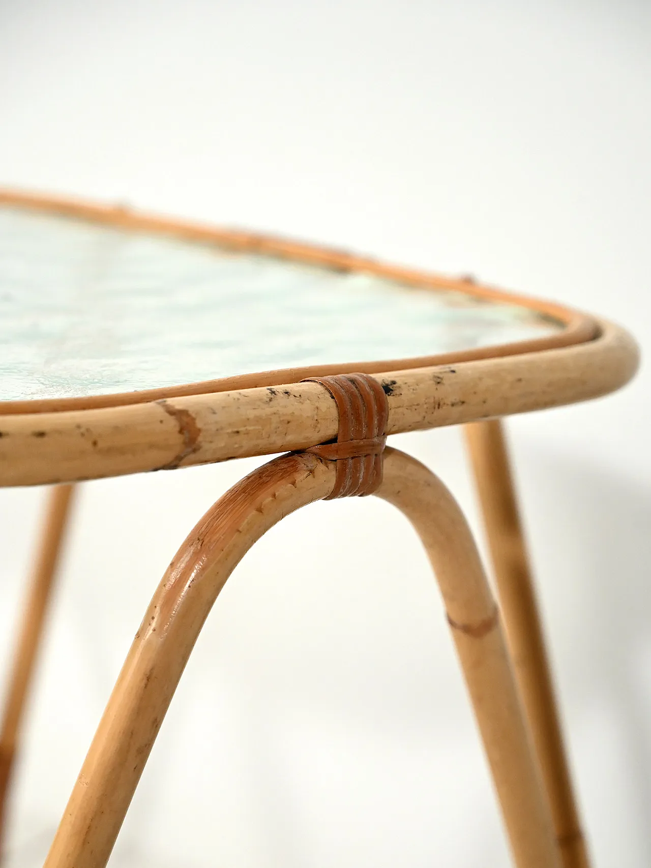 Coffee table in bambù con vetro opaco 7