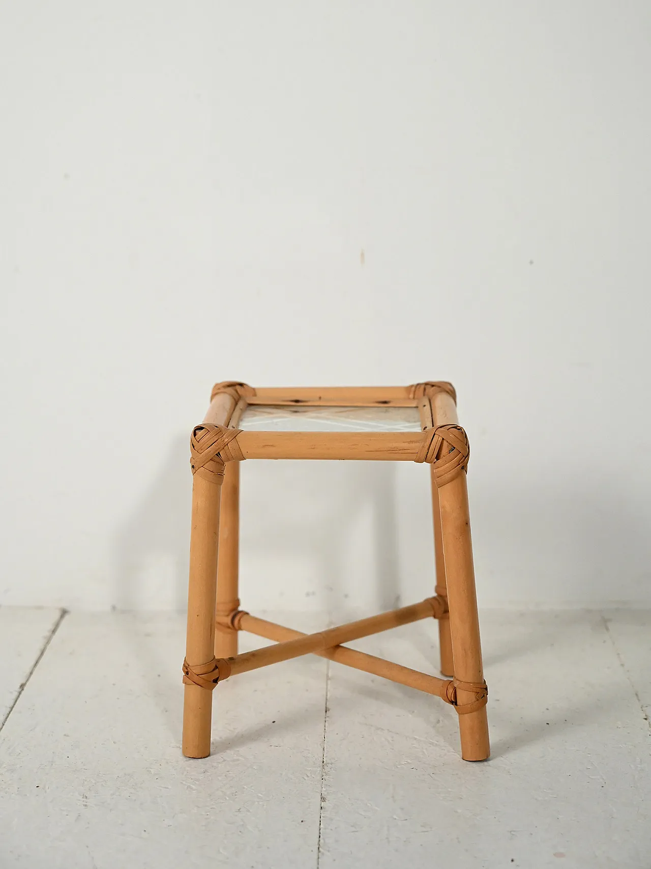 Bamboo flower holder with opaque glass 2