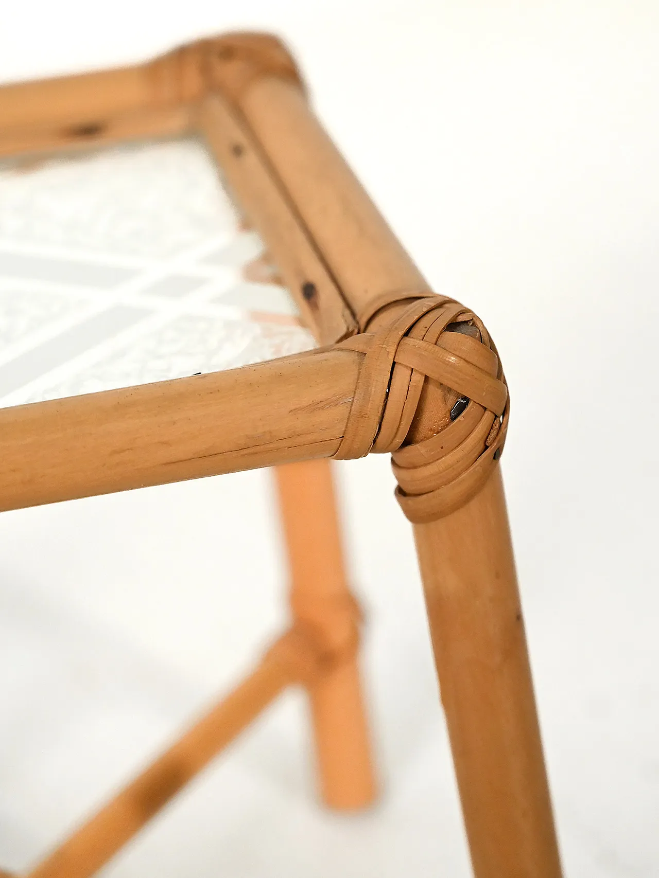 Bamboo flower holder with opaque glass 3