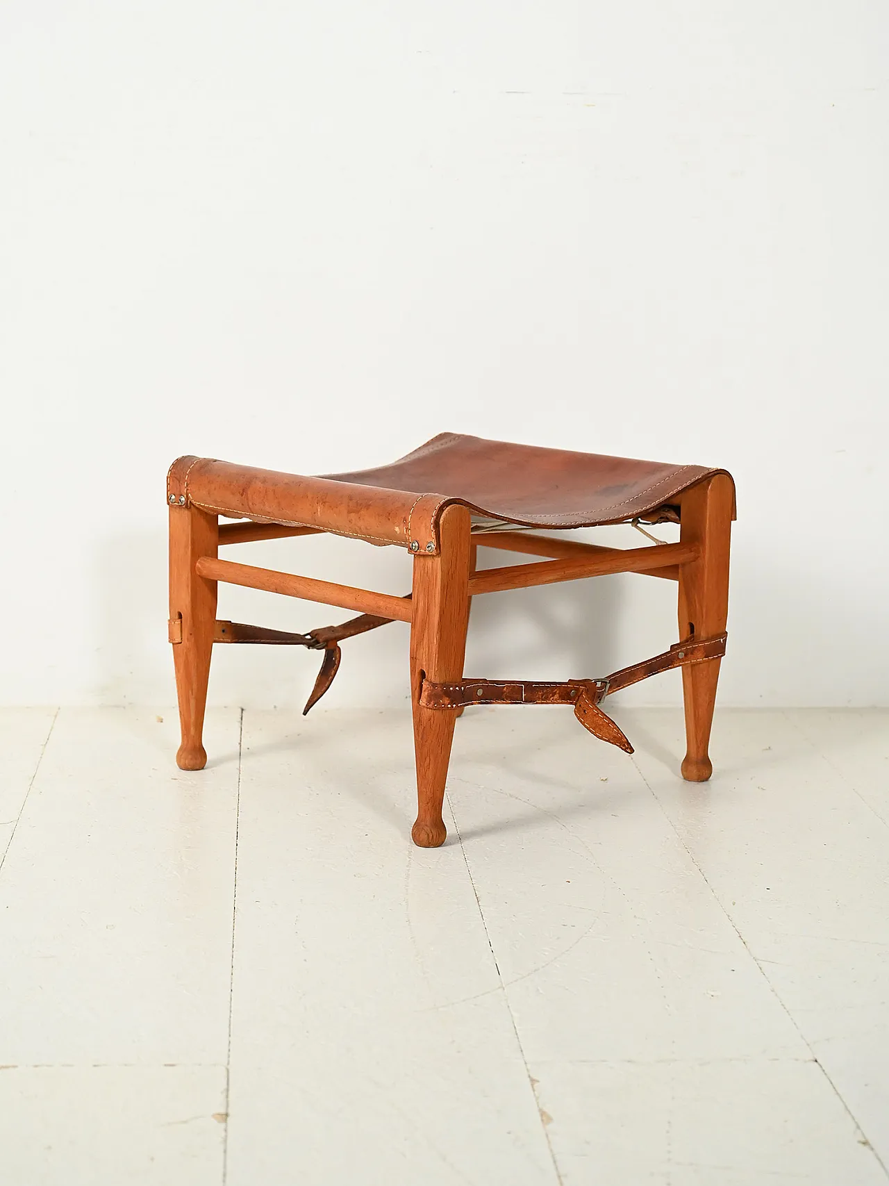 “Safari” stool in oak and leather 2