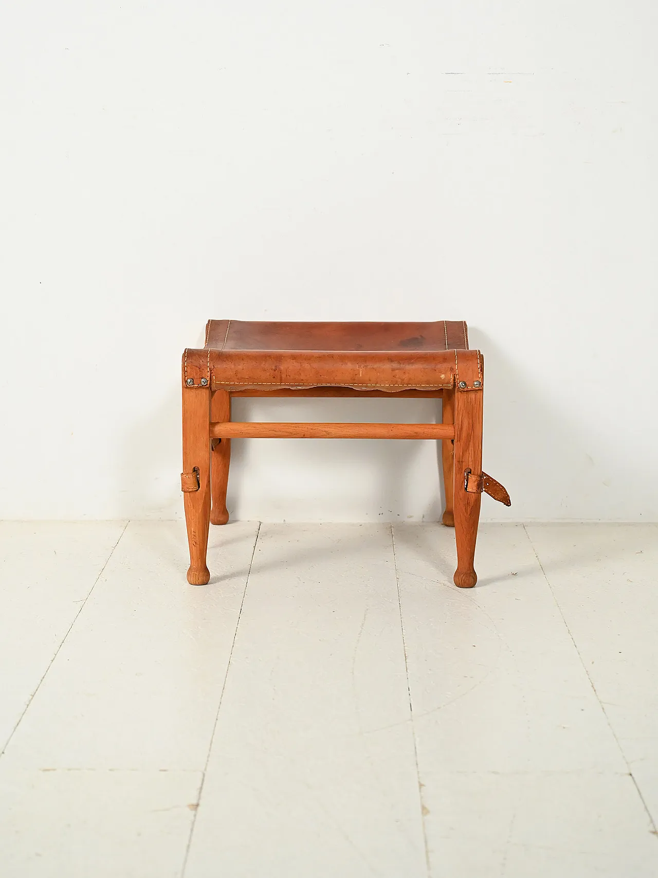“Safari” stool in oak and leather 3