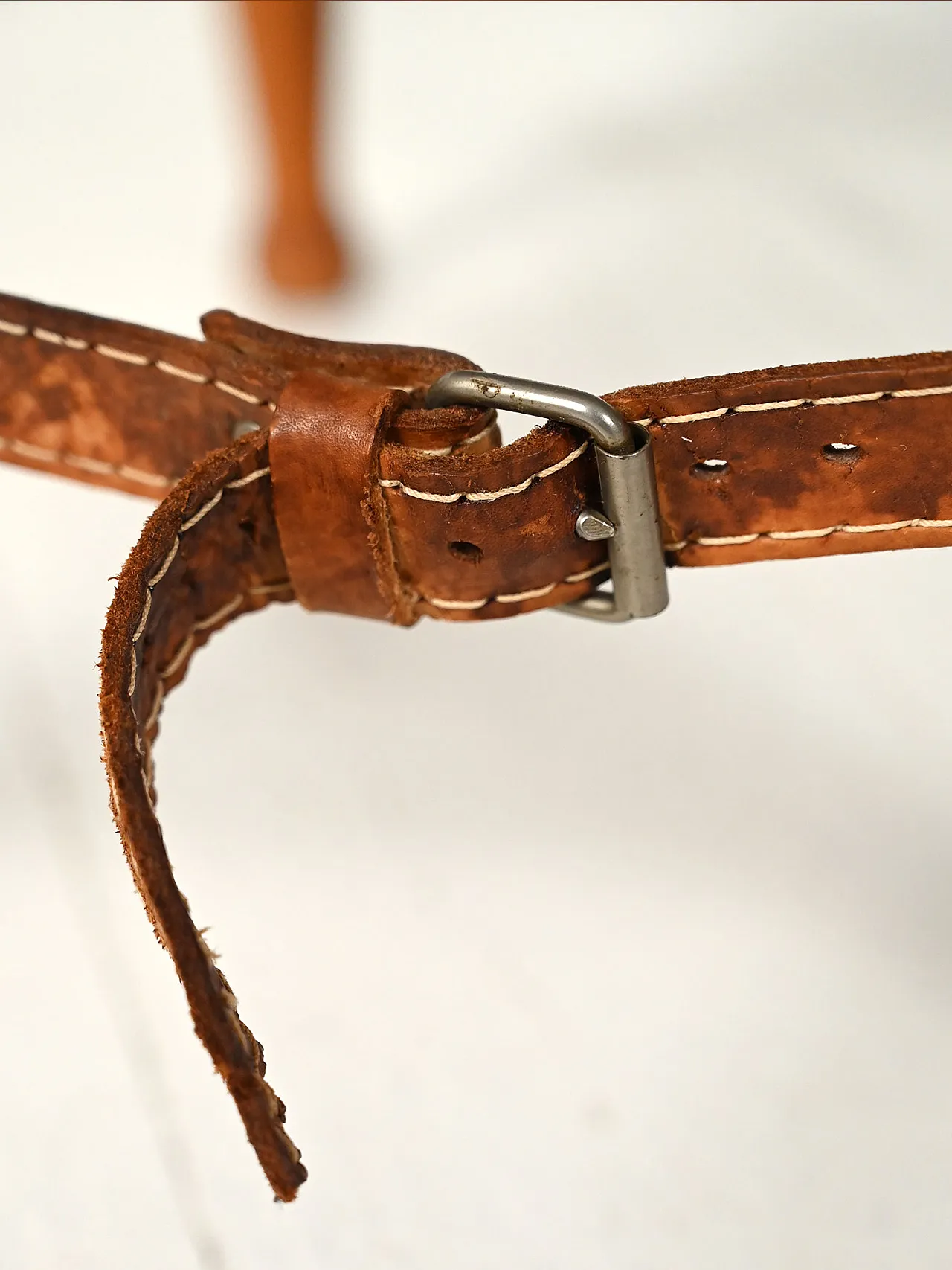 “Safari” stool in oak and leather 8