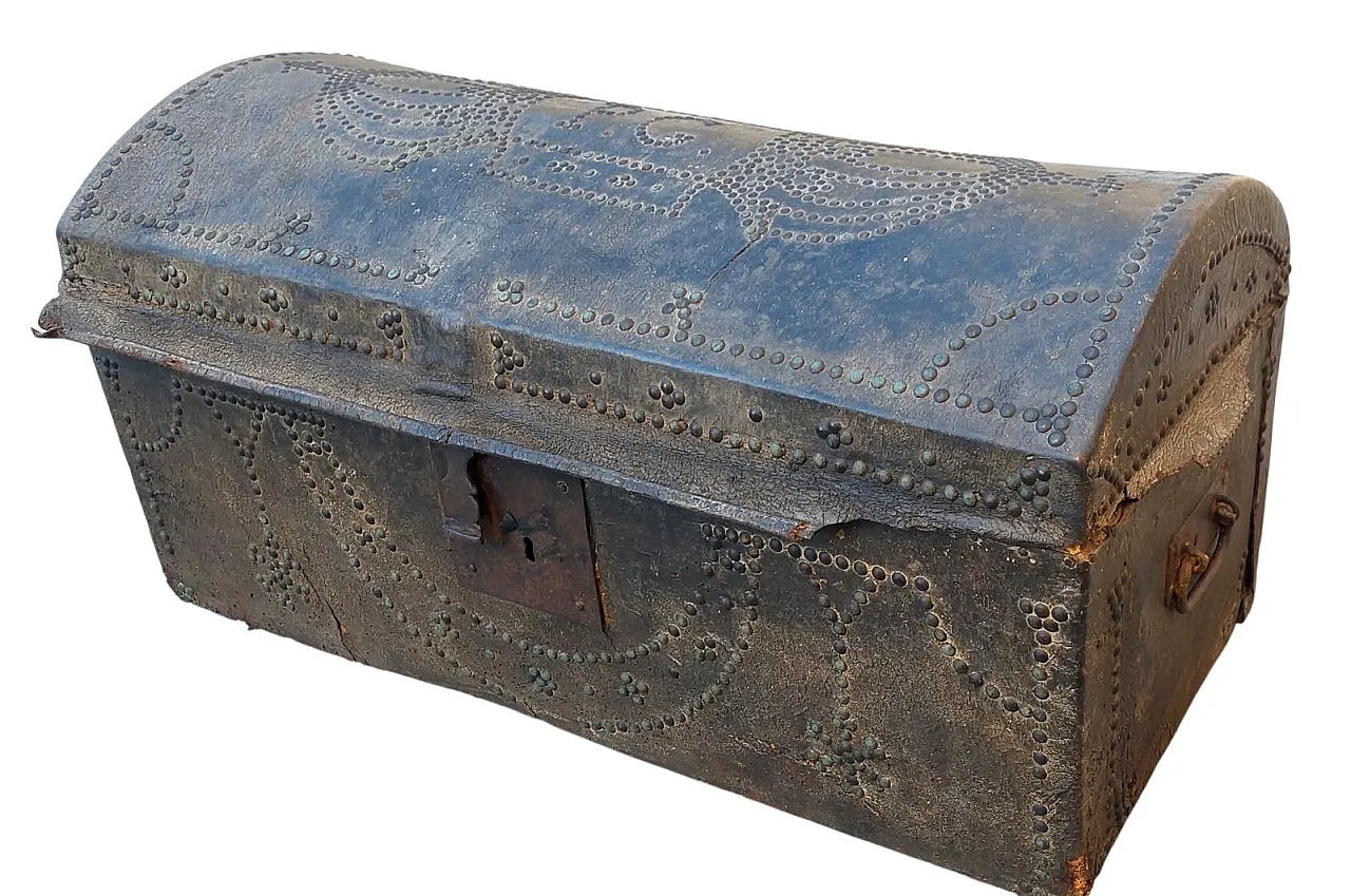 Wooden and leather trunk, 18th century 3