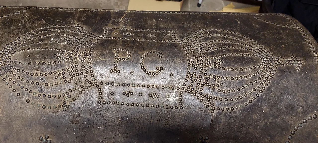 Wooden and leather trunk, 18th century 7