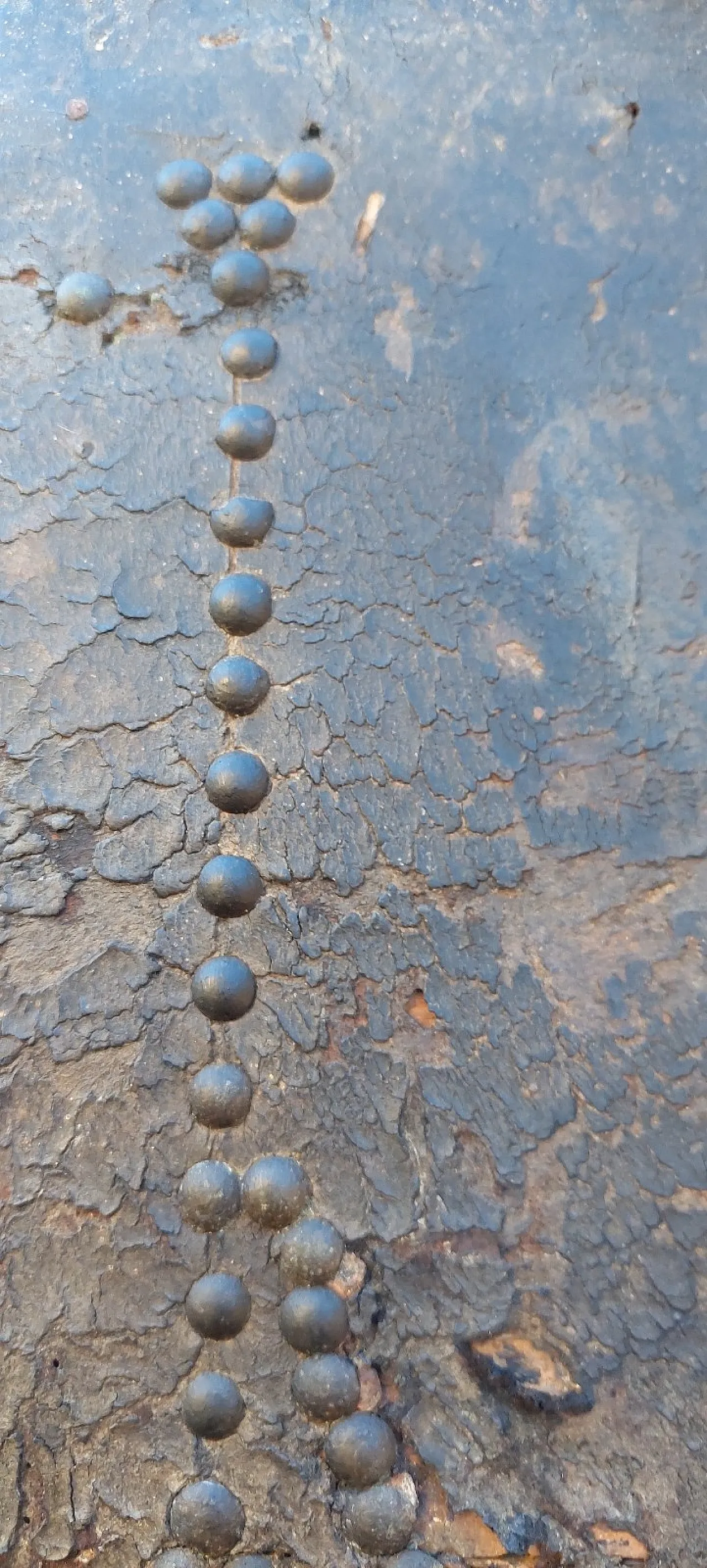 Wooden and leather trunk, 18th century 10