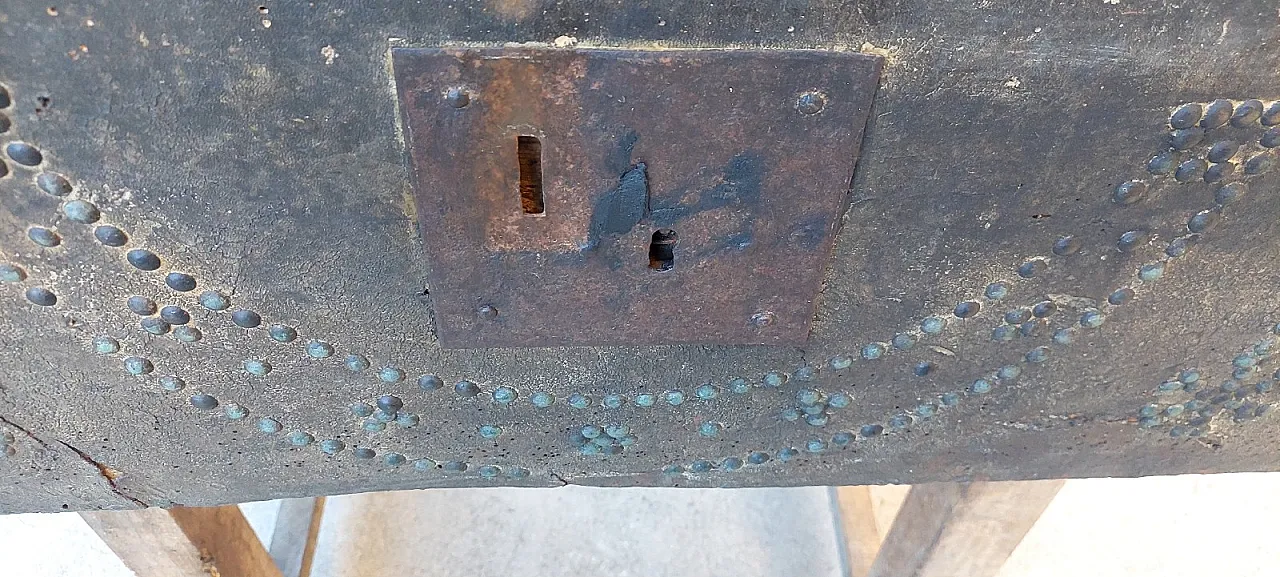 Wooden and leather trunk, 18th century 12