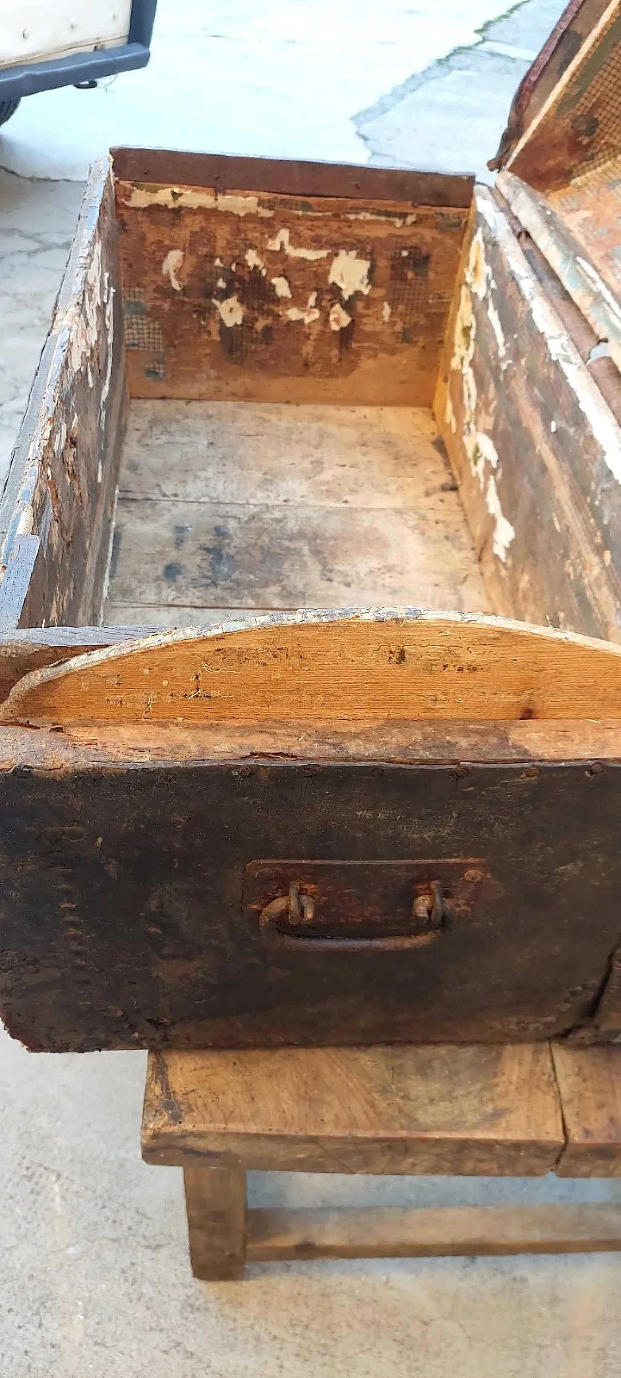 Wooden and leather trunk, 18th century 15