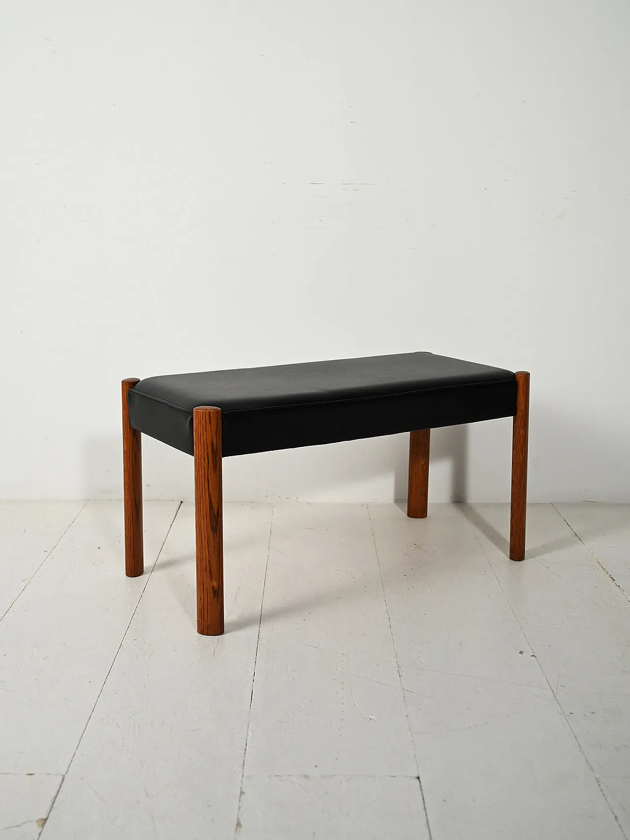 Scandinavian stool in teak and leather 3