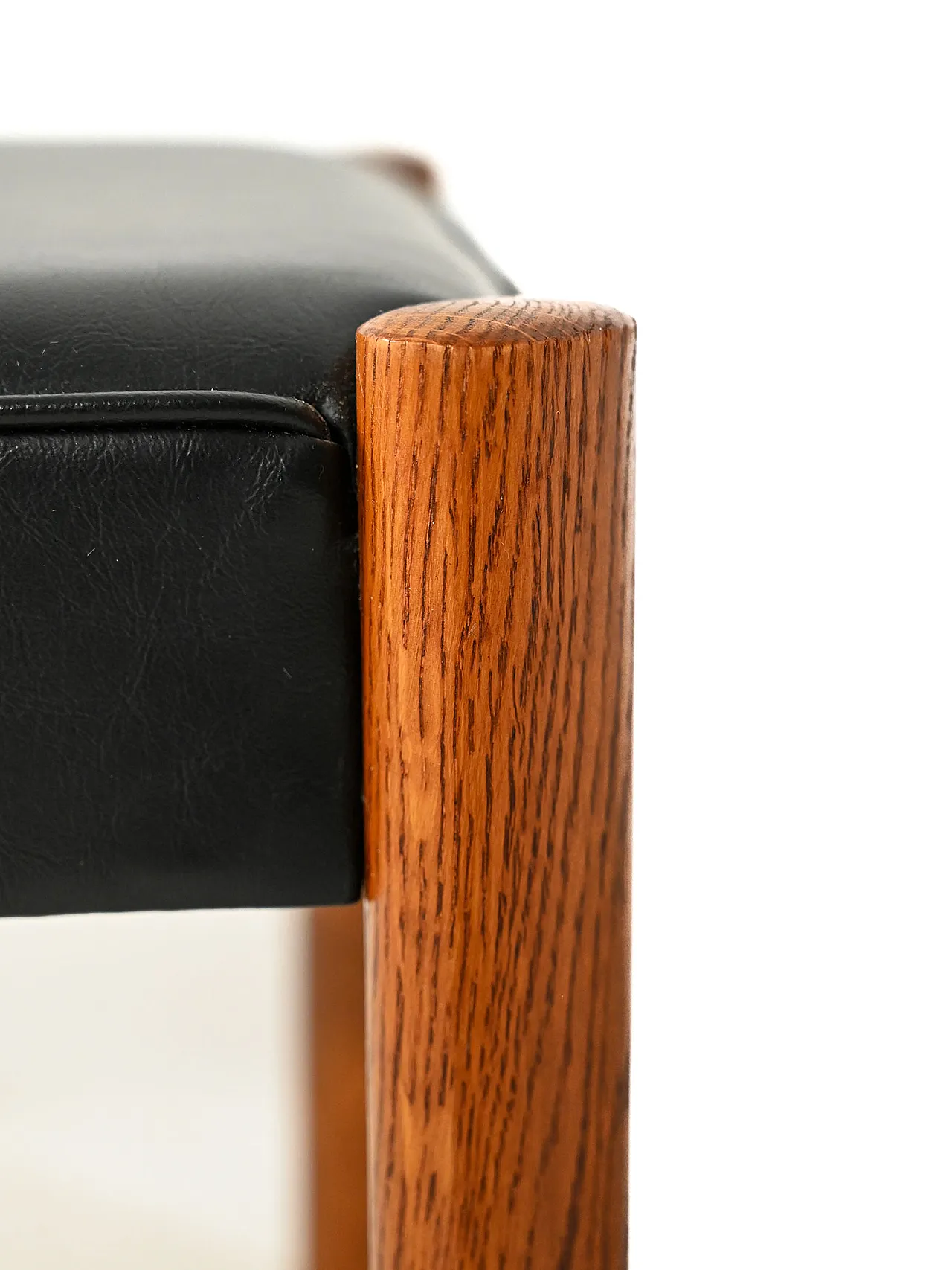 Scandinavian stool in teak and leather 5