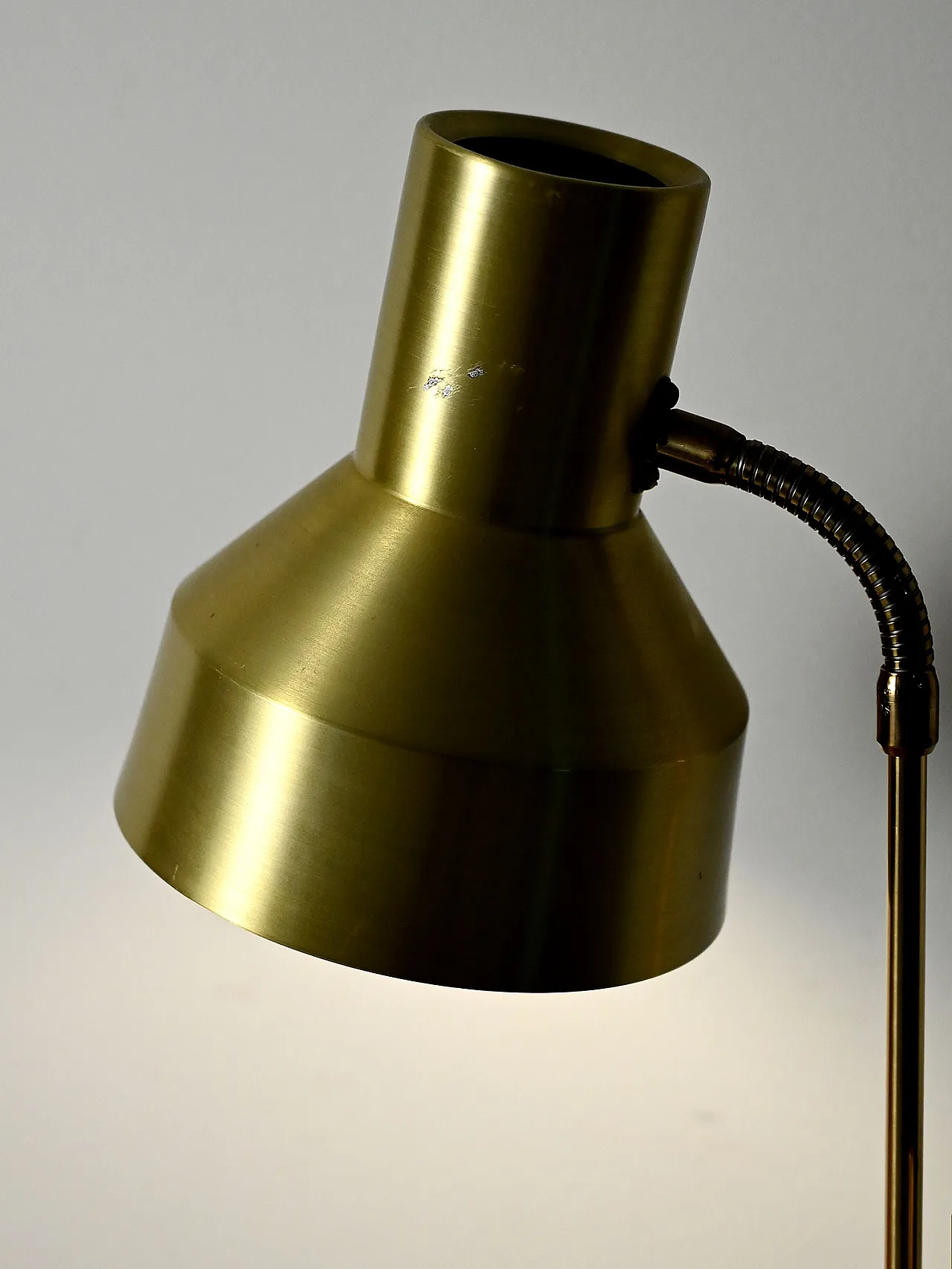 Table lamp in gold finish attributed to EWÅ, Värnamo 3