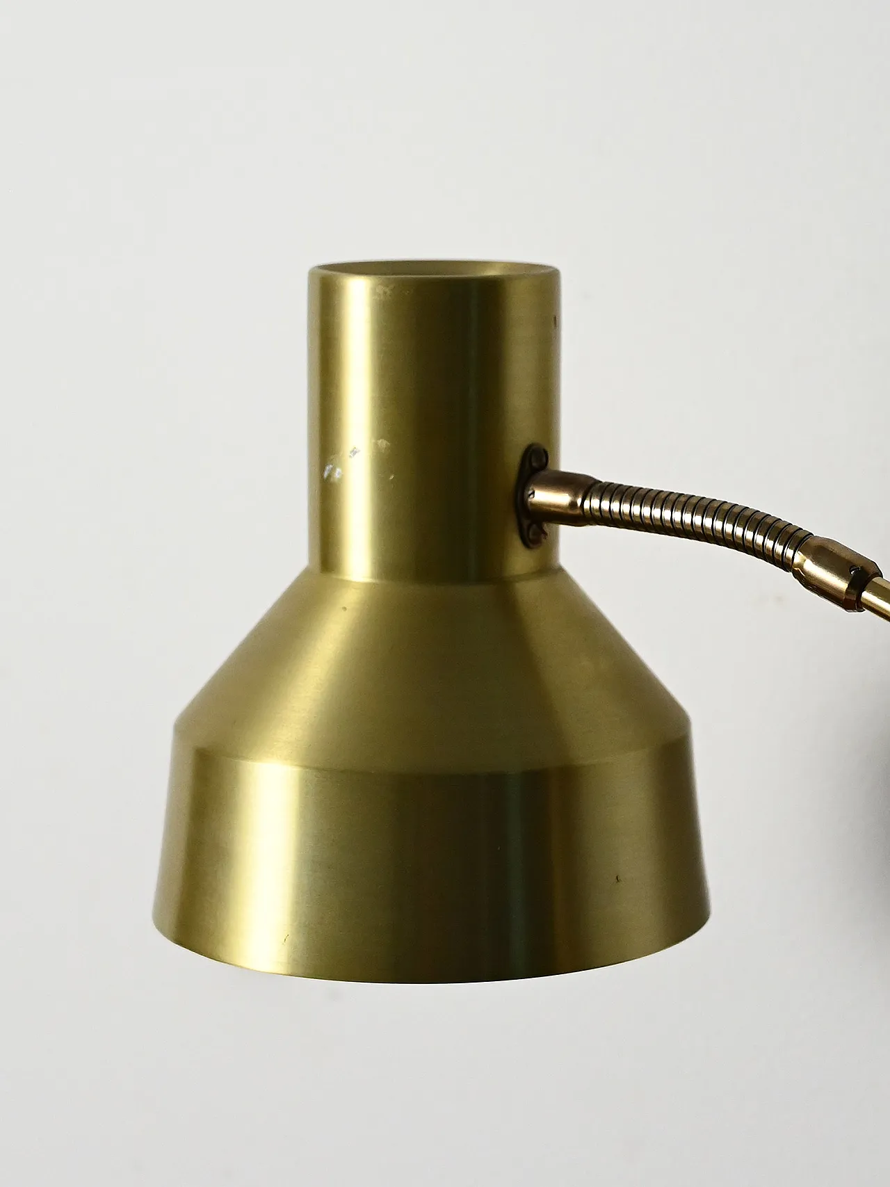 Table lamp in gold finish attributed to EWÅ, Värnamo 7
