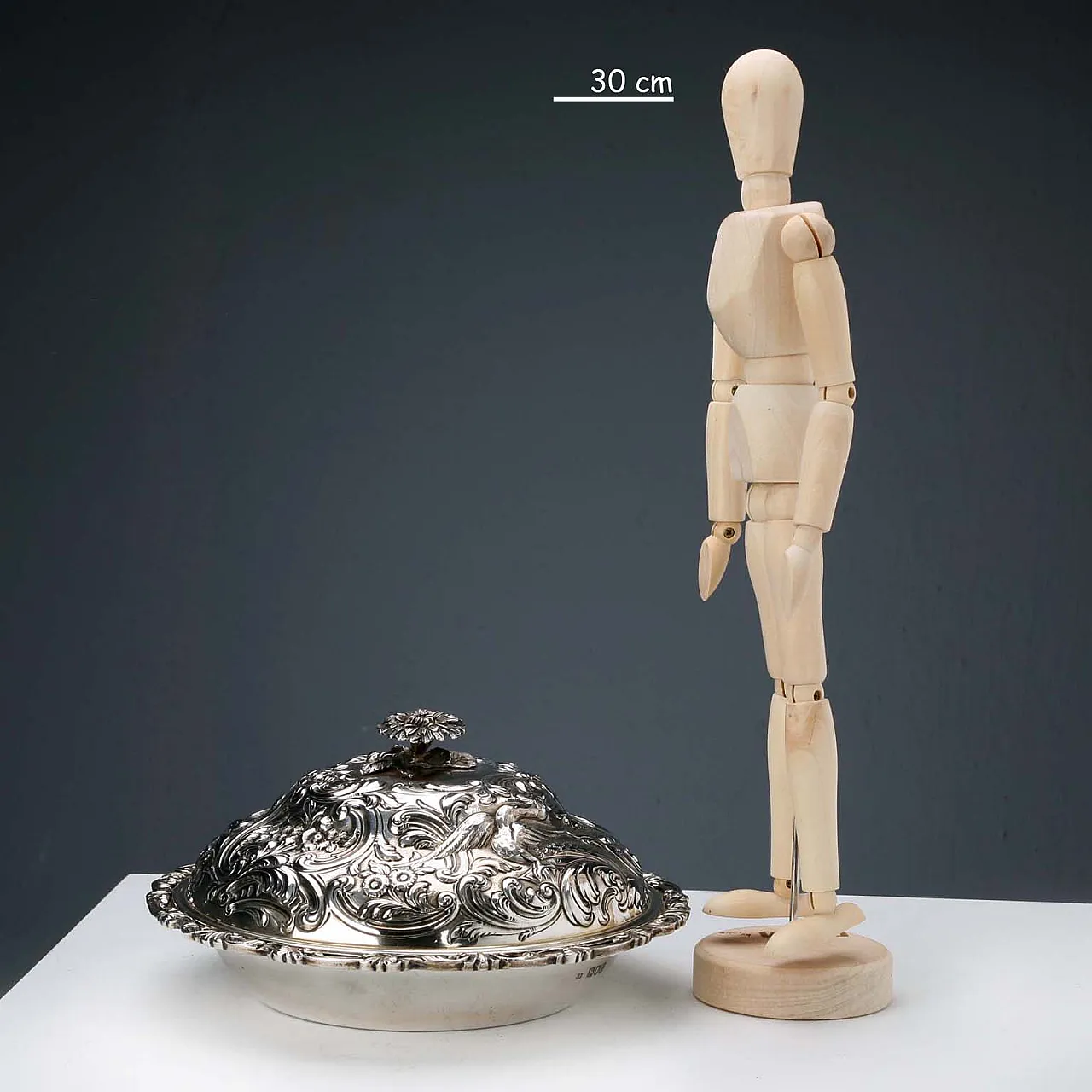 Ciotola in argento 925 con coperchio sbalzato e cesellato, '900 2