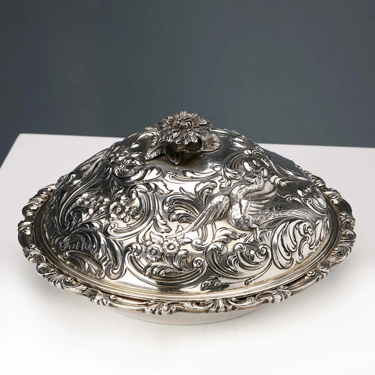 Ciotola in argento 925 con coperchio sbalzato e cesellato, '900 3