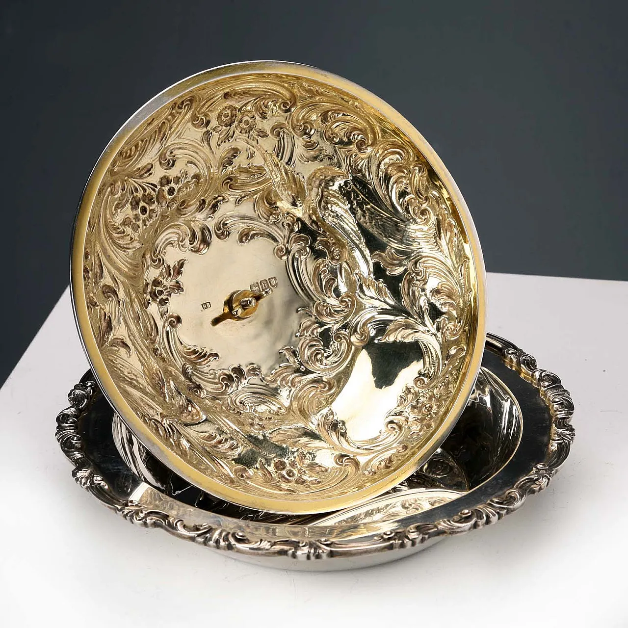 Ciotola in argento 925 con coperchio sbalzato e cesellato, '900 7