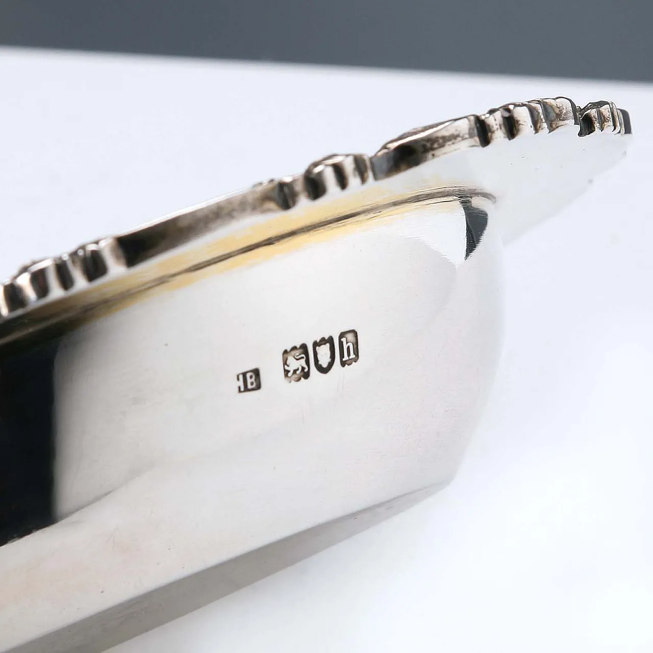 Ciotola in argento 925 con coperchio sbalzato e cesellato, '900 9