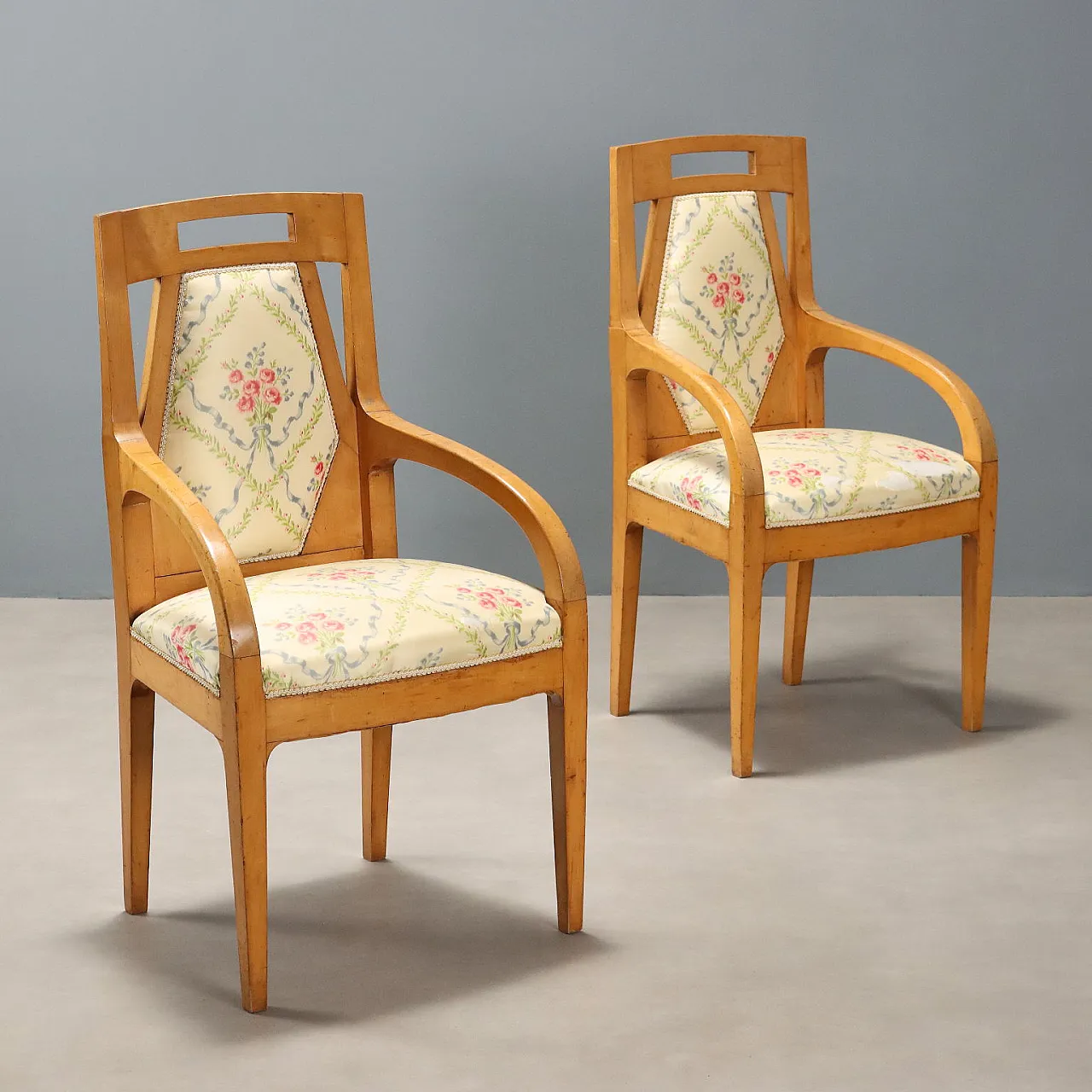 Coppia di poltrone in acero con schienali e sedili imbottiti, '800 1