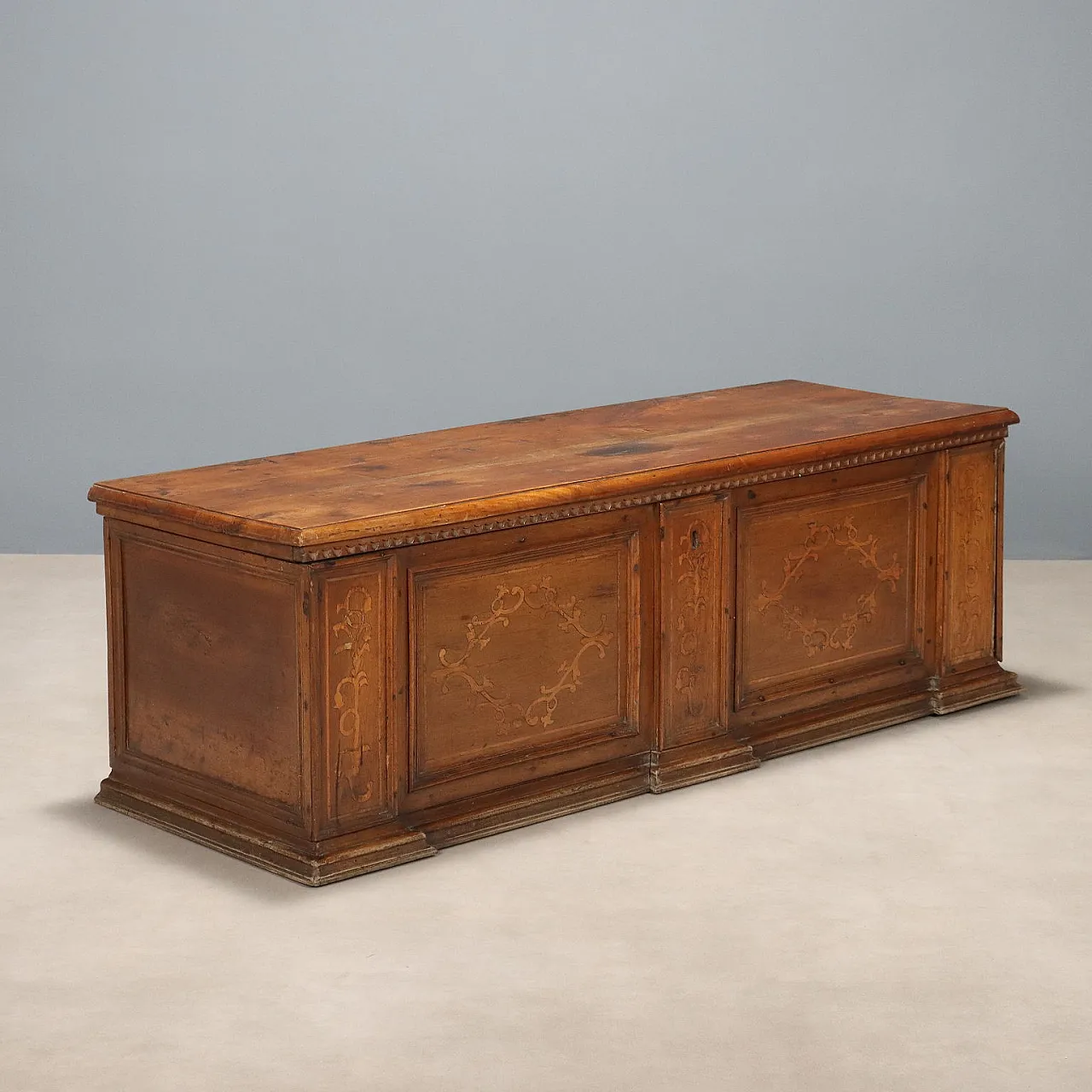 Cassapanca in noce e acero, fine '700 1