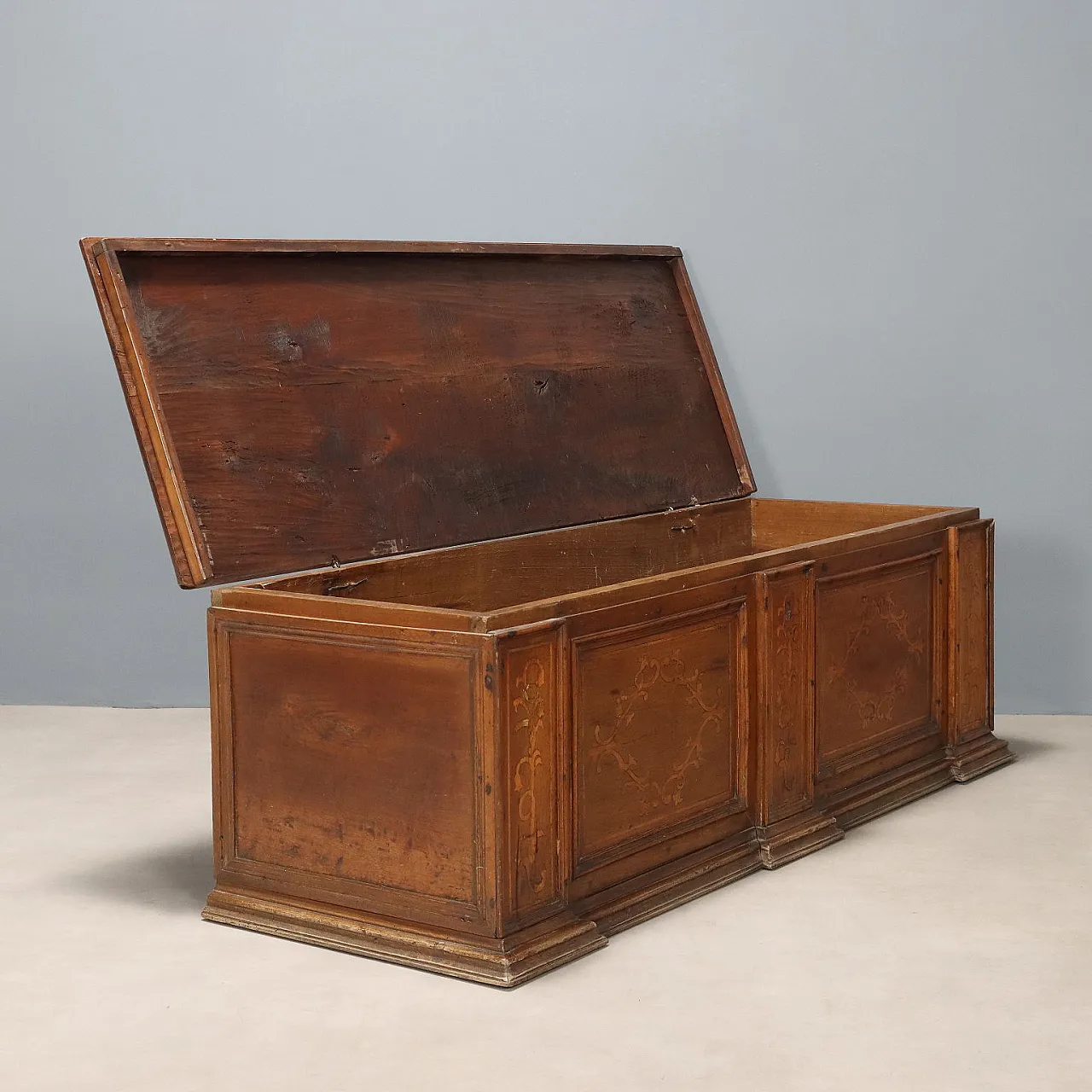 Cassapanca in noce e acero, fine '700 3