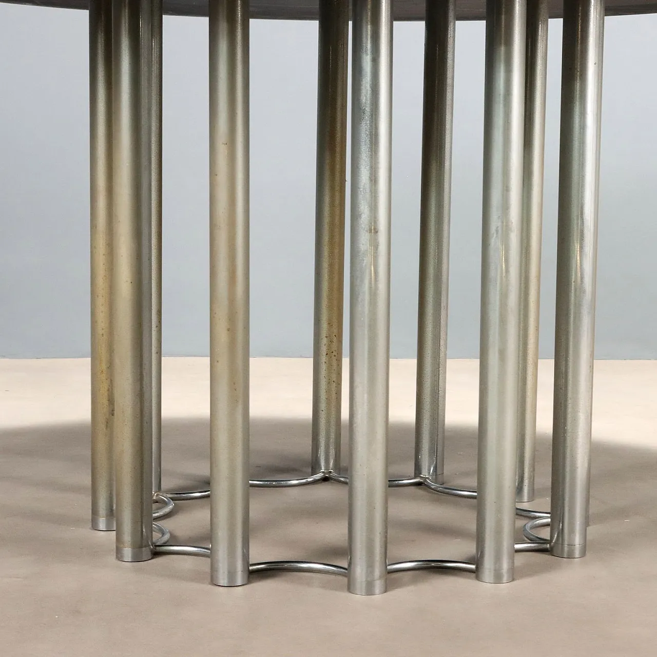 Tavolo con piano in legno laccato nero e gamba in metallo, '900 6