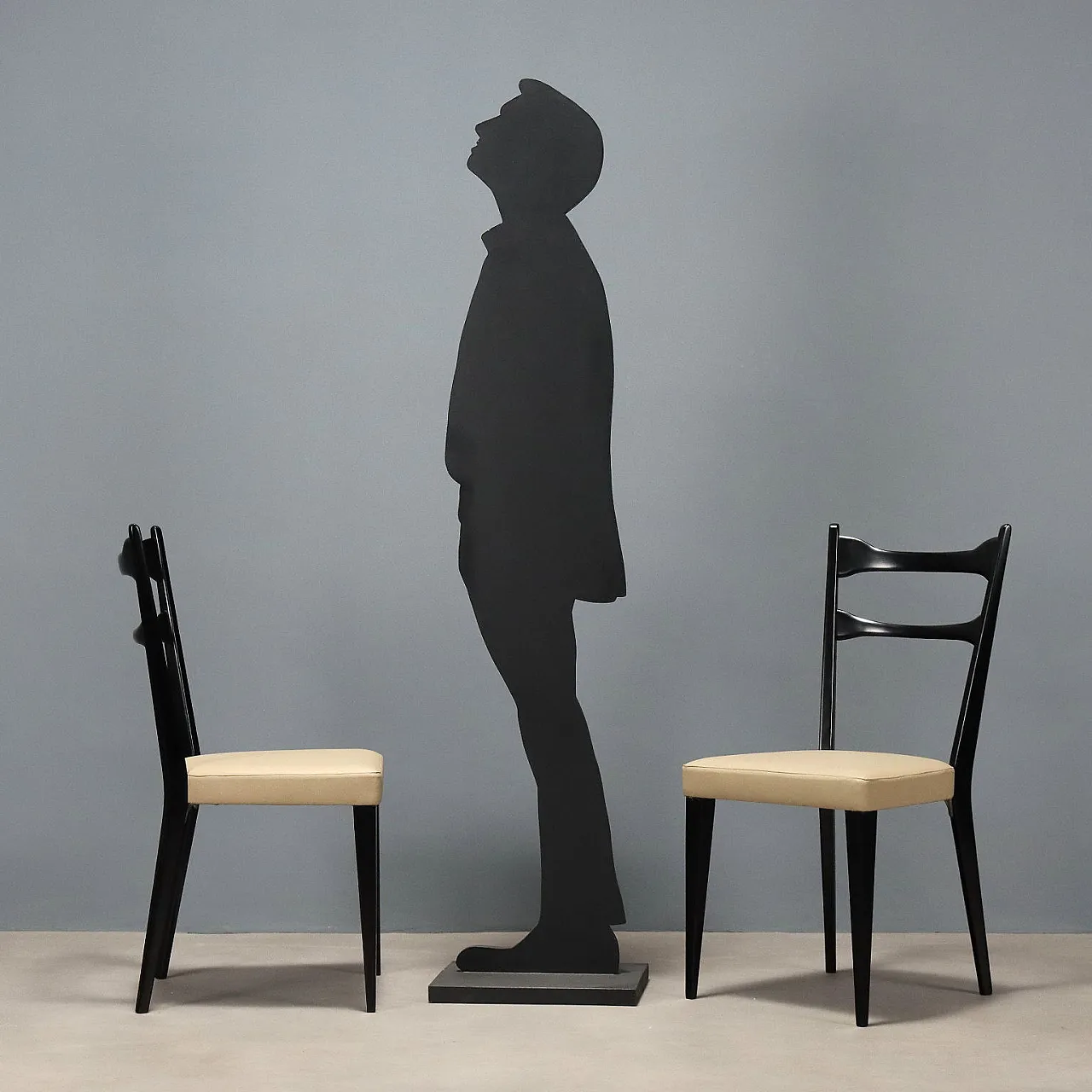 4 Sedie in legno di faggio tinto e skai tortora, '900 2