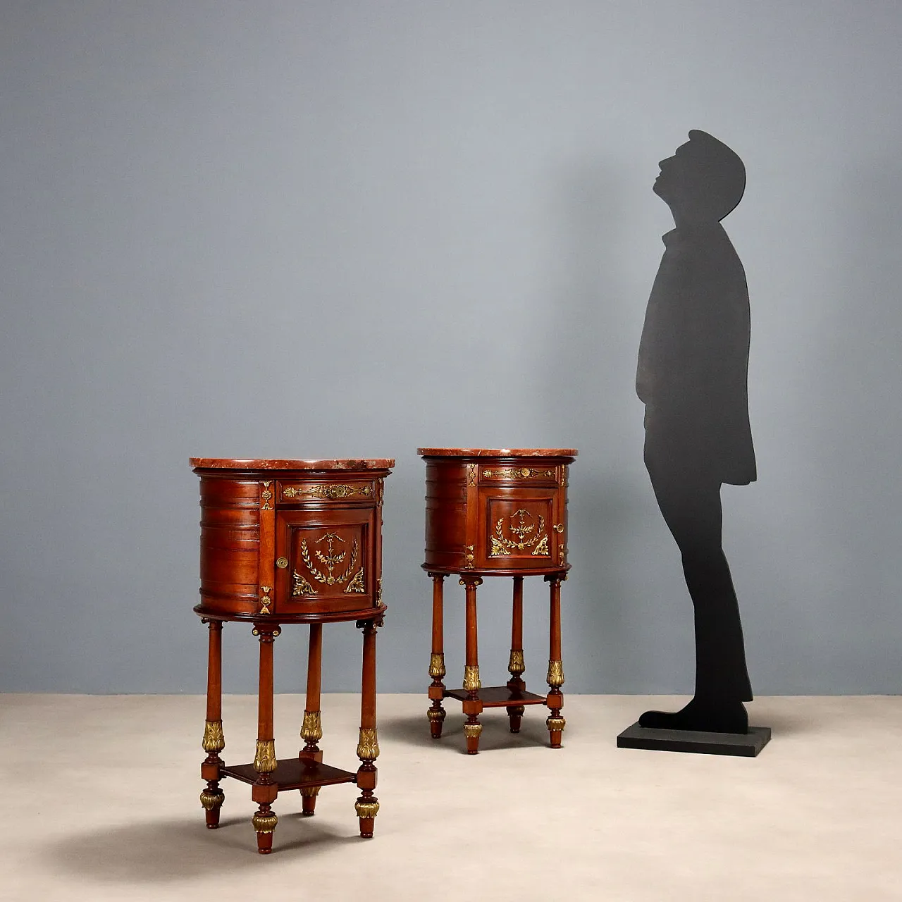 Coppia di comodini ovali in mogano e piano in marmo, primo '900 2