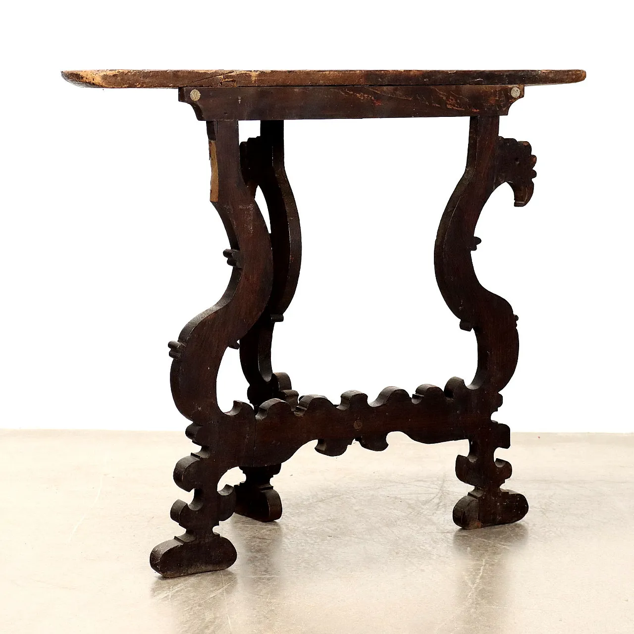 Baroque demi lune console in walnut with sculptural legs, 18th century 6