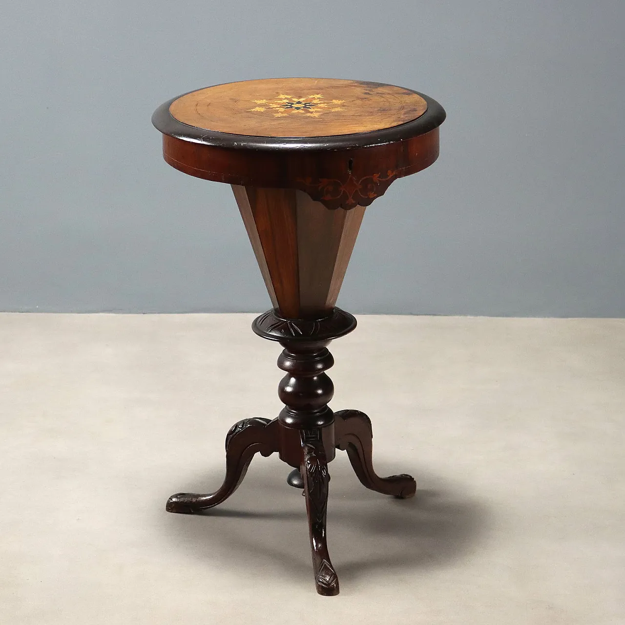 Tavolo da cucito in noce e legni vari, fine '800 1