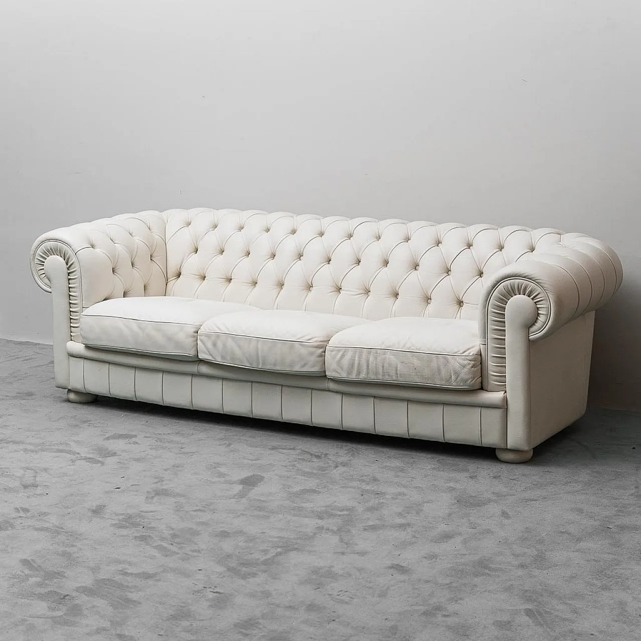 Chesterfield 3-seater sofa in white leather, 1970s 1