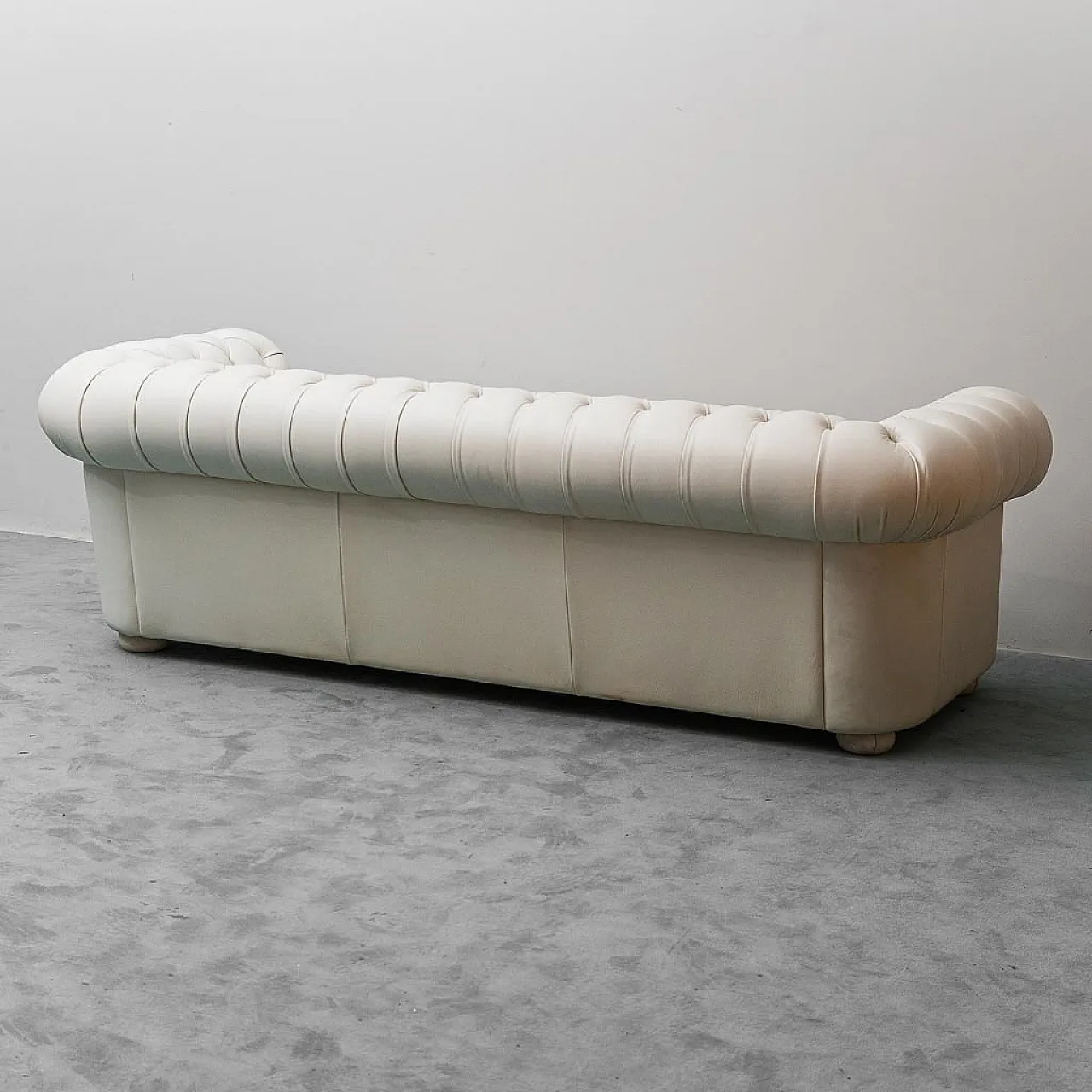 Chesterfield 3-seater sofa in white leather, 1970s 9