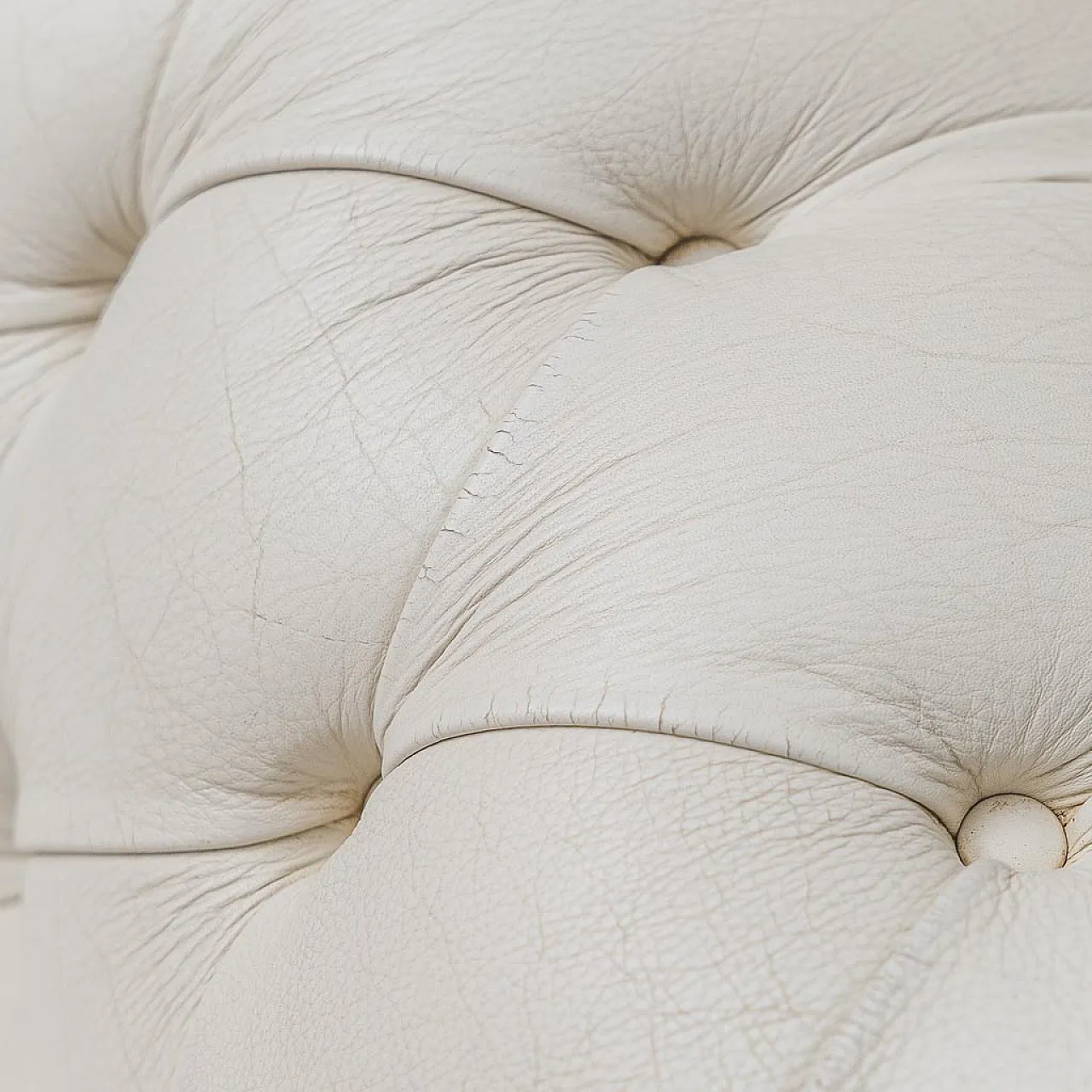 Chesterfield 3-seater sofa in white leather, 1970s 11