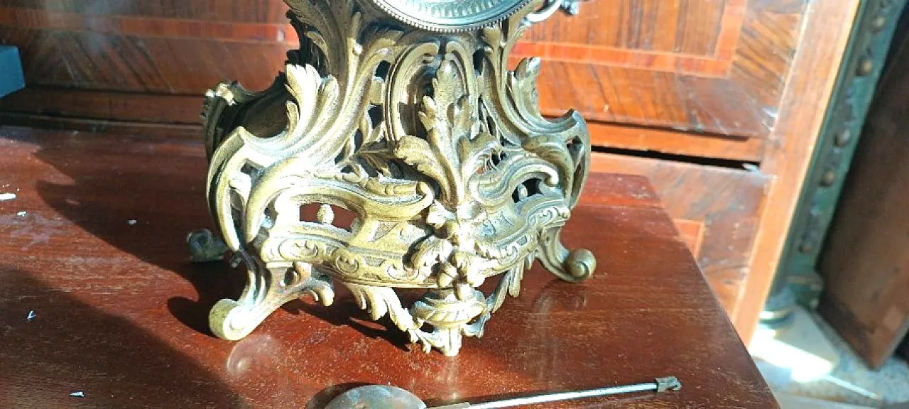 Parisian bronze Napoleon III table clock, 19th century 3