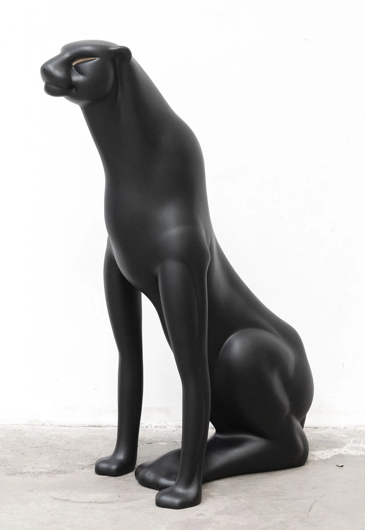 Black panther statue in resin, late 20th century 1