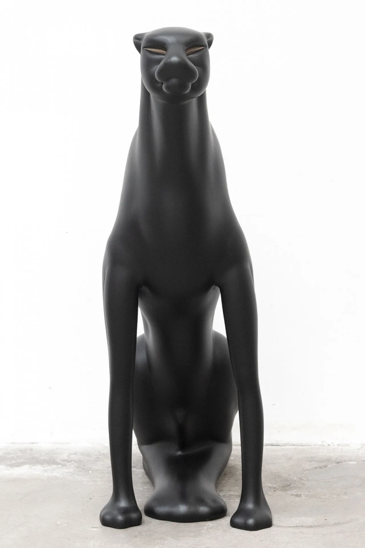 Black panther statue in resin, late 20th century 3