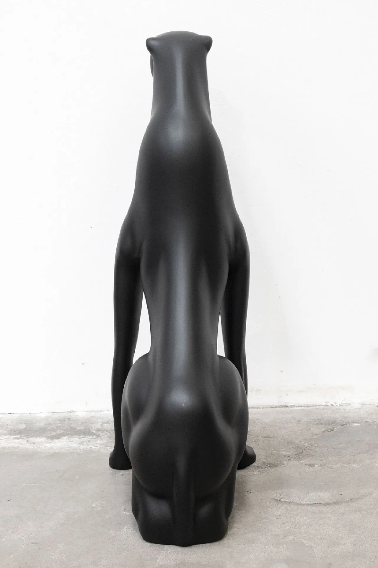 Black panther statue in resin, late 20th century 4