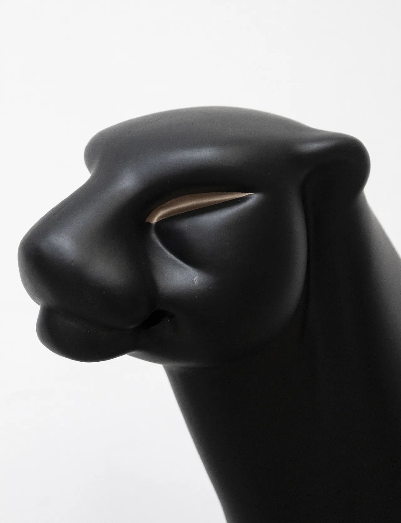 Black panther statue in resin, late 20th century 5