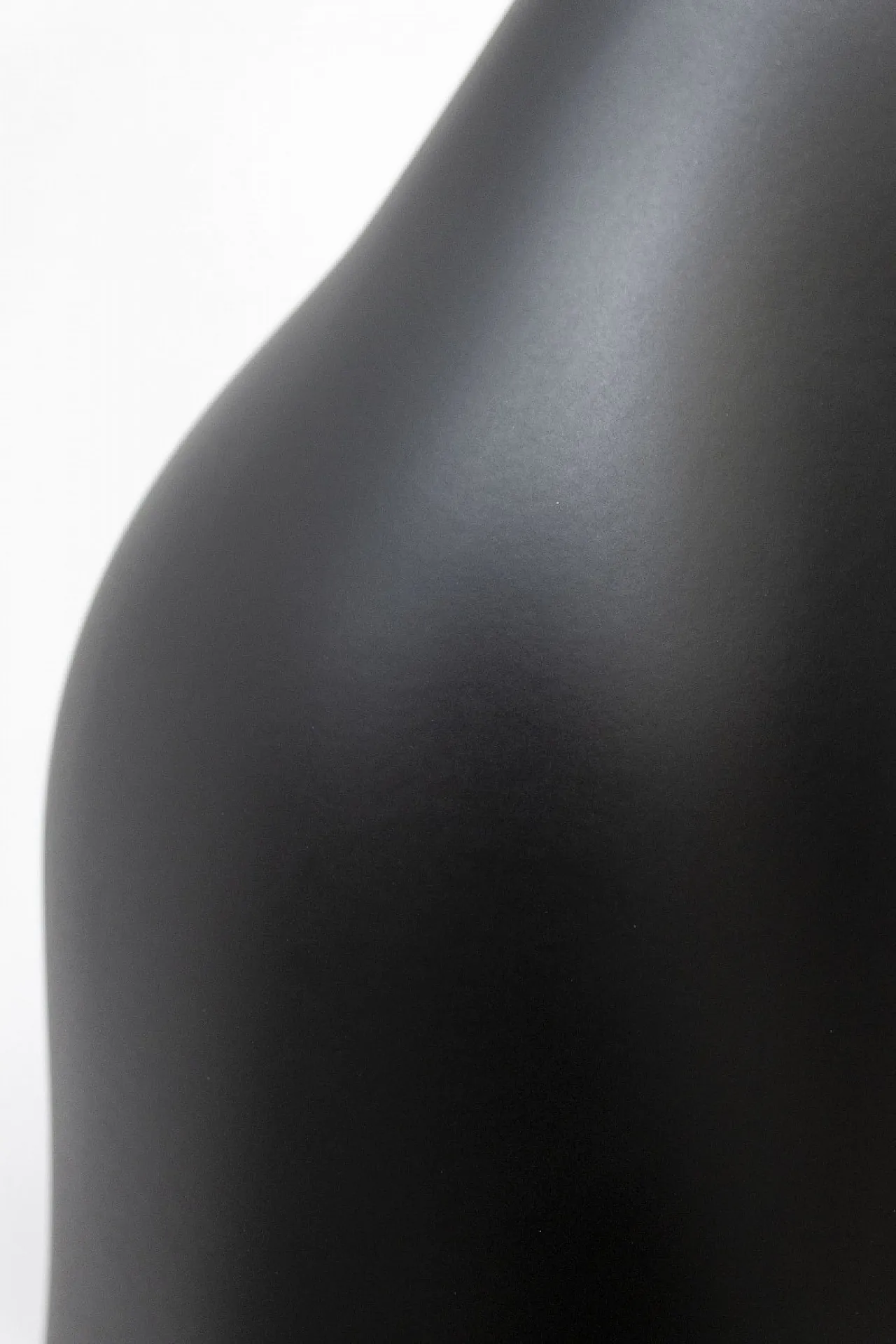 Black panther statue in resin, late 20th century 9