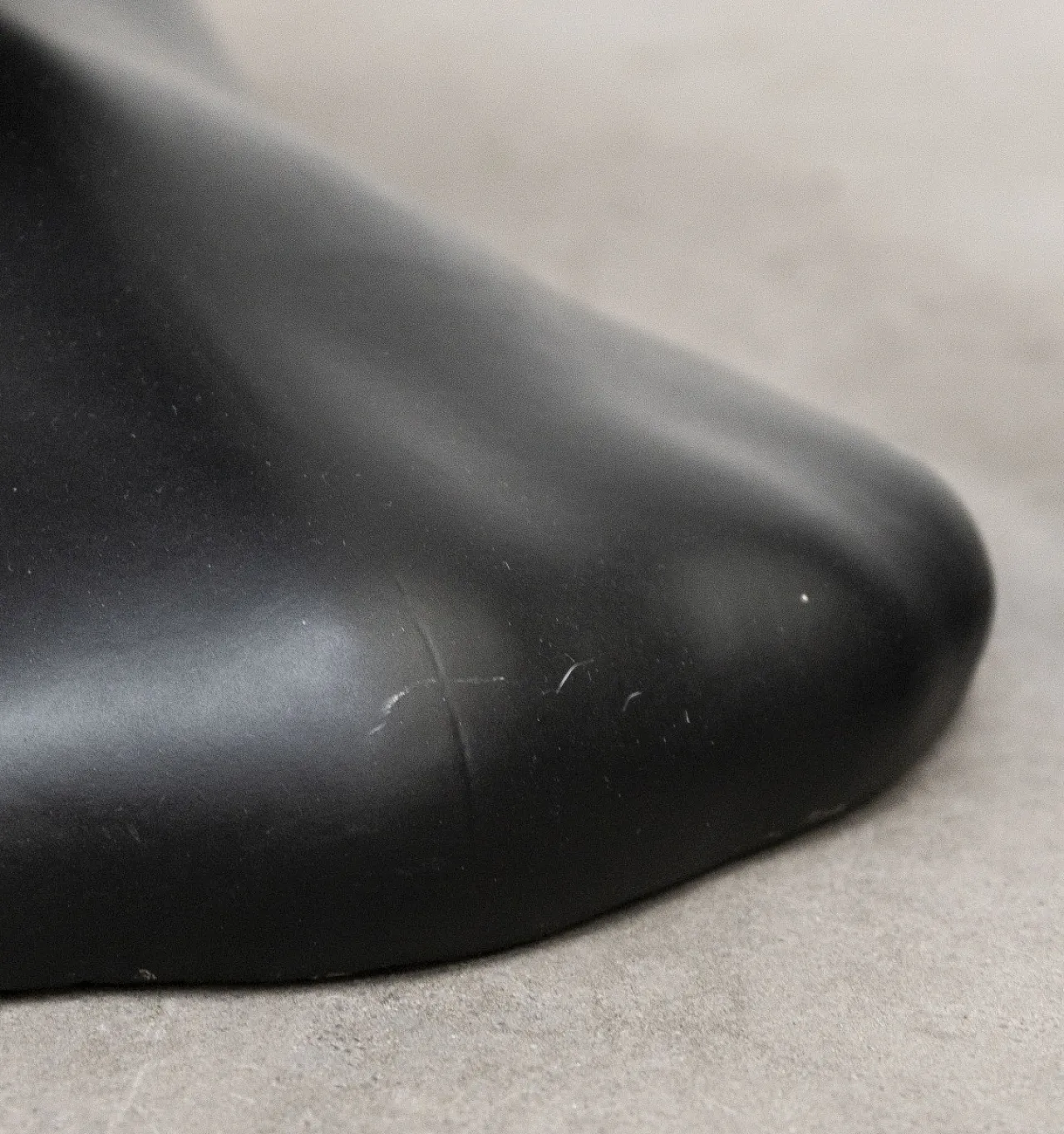 Black panther statue in resin, late 20th century 10