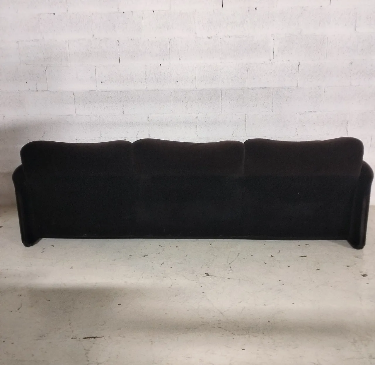 Maralunga 3 seater velvet sofa by Vico Magistretti for Cassina 60s 1