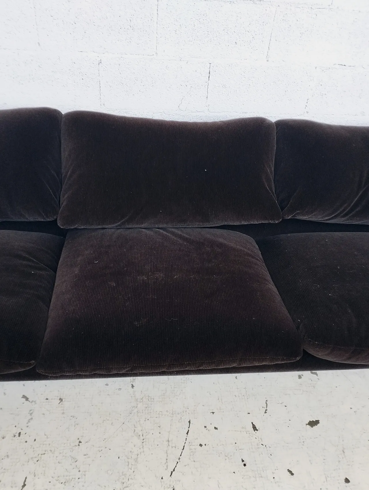 Maralunga 3 seater velvet sofa by Vico Magistretti for Cassina 60s 4