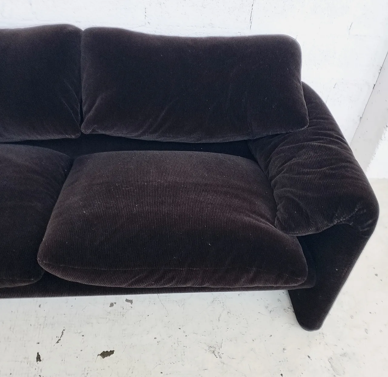 Maralunga 3 seater velvet sofa by Vico Magistretti for Cassina 60s 5