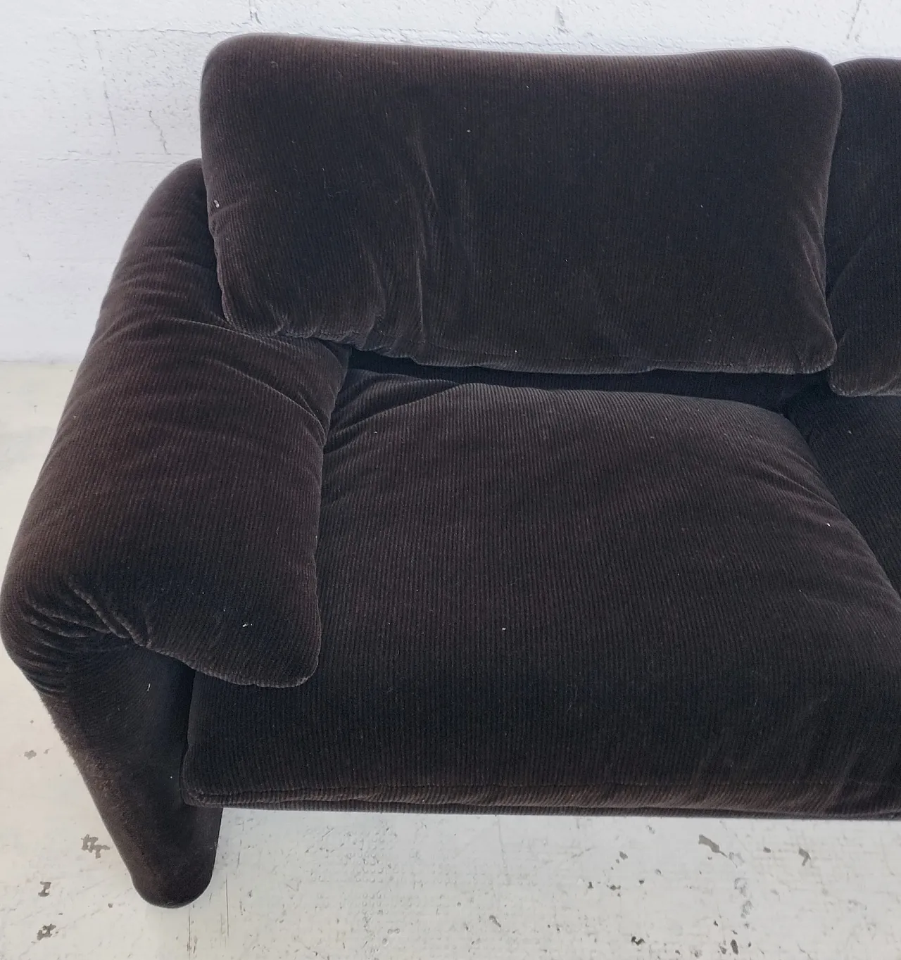 Maralunga 3 seater velvet sofa by Vico Magistretti for Cassina 60s 6
