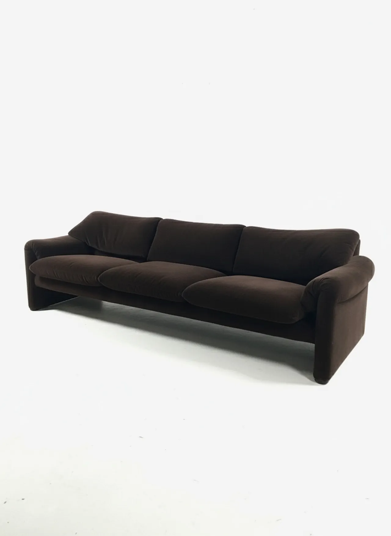 Maralunga 3 seater velvet sofa by Vico Magistretti for Cassina 60s 10