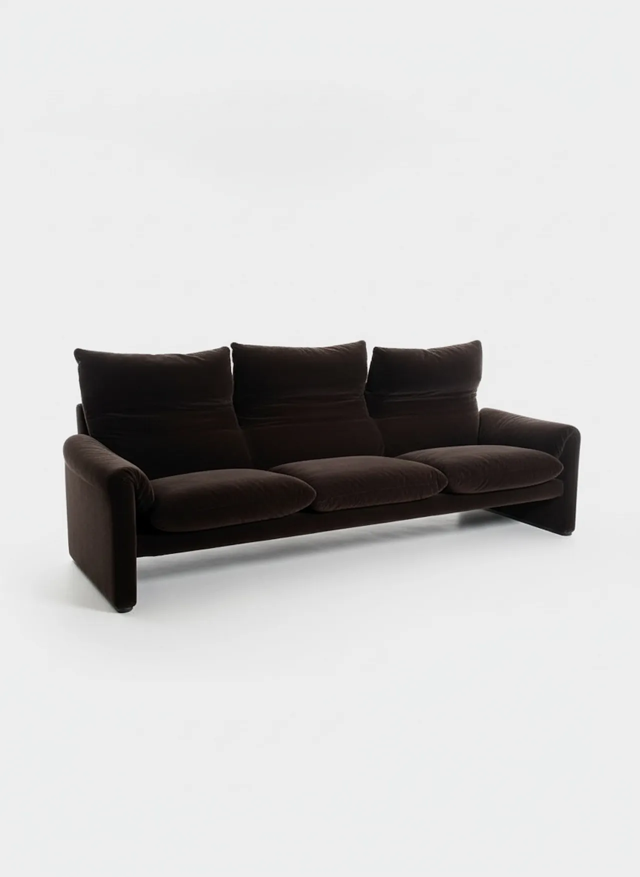 Maralunga 3 seater velvet sofa by Vico Magistretti for Cassina 60s 11