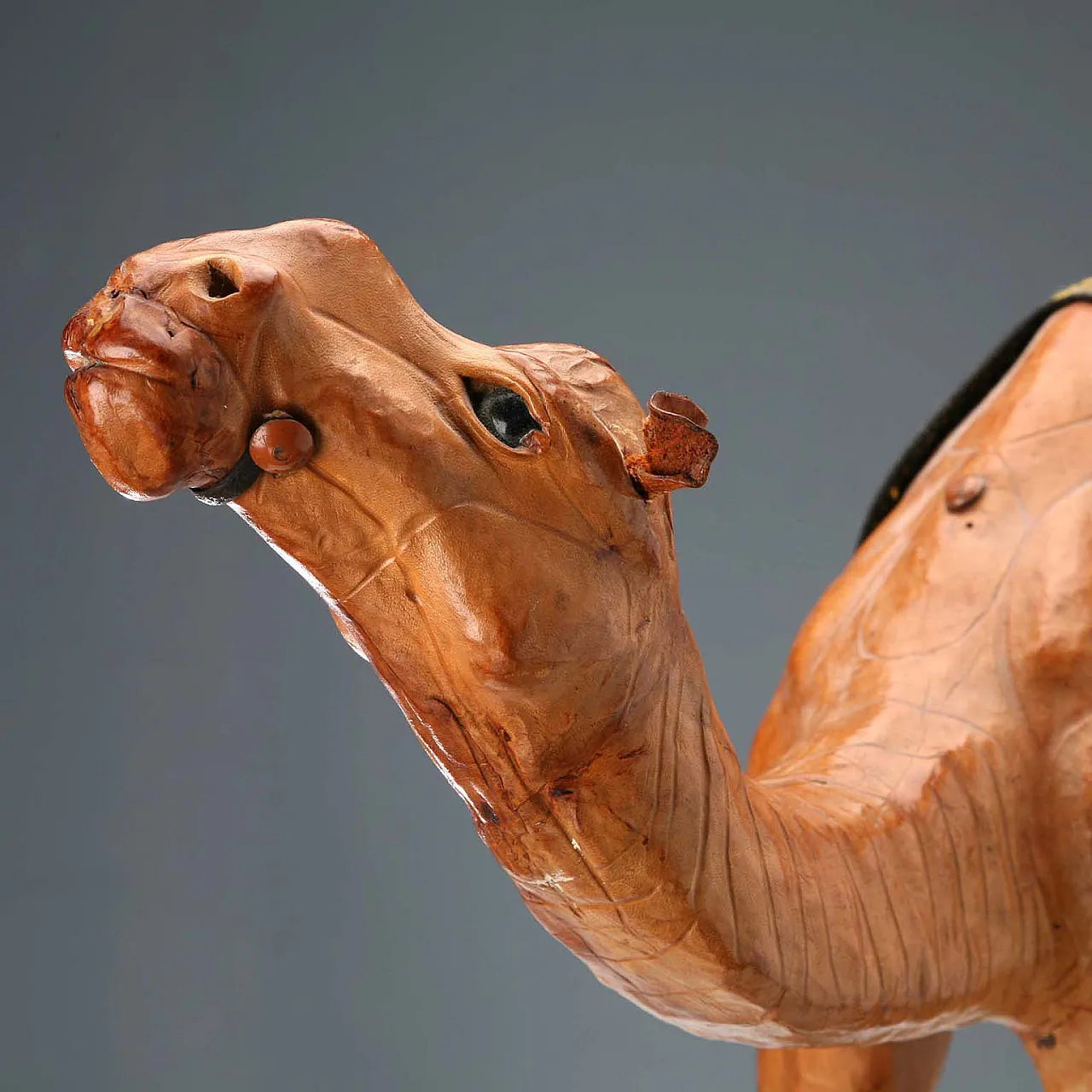 Sculpture depicting a leather-covered dromedary, 20th century 8