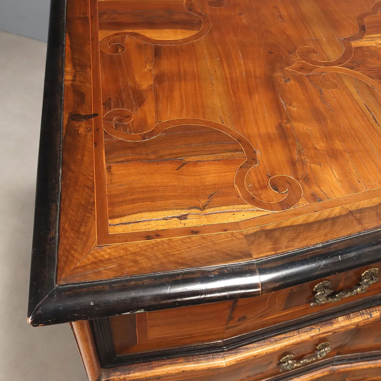 Three-drawer chest of drawers in wood and bronze, 18th century 5